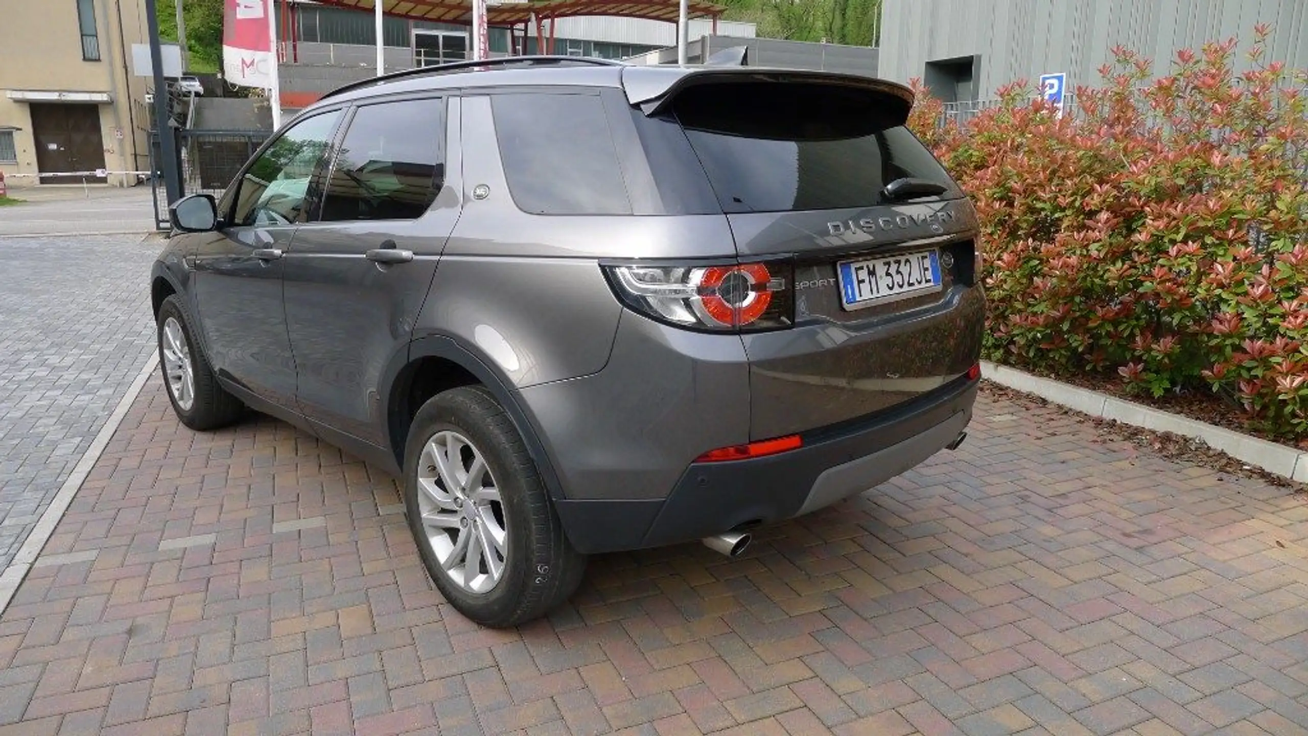 Land Rover - Discovery Sport