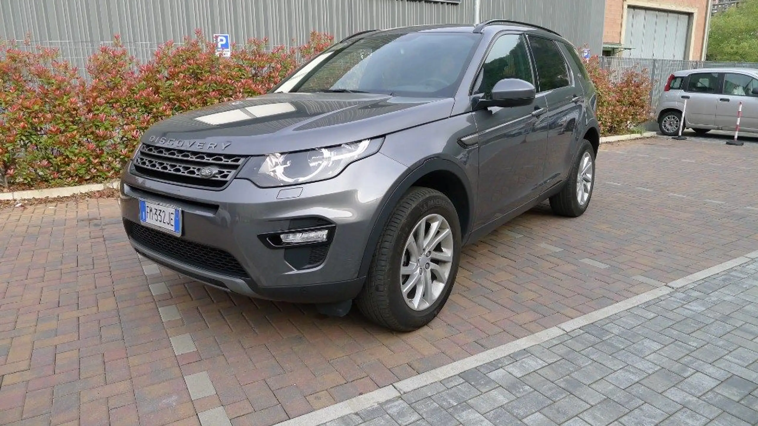 Land Rover - Discovery Sport