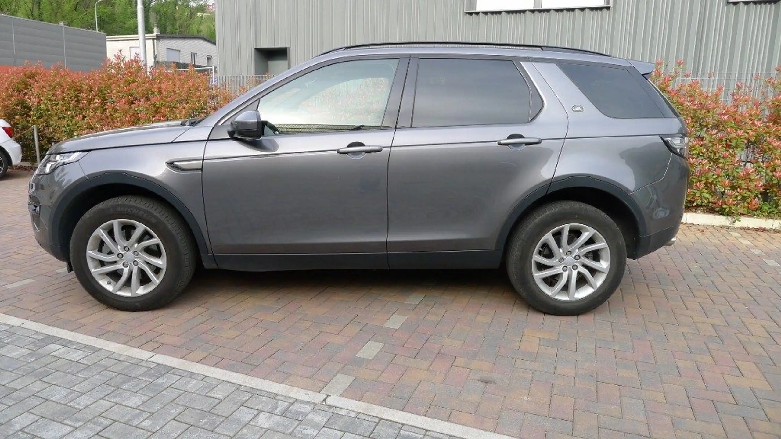 Land Rover - Discovery Sport