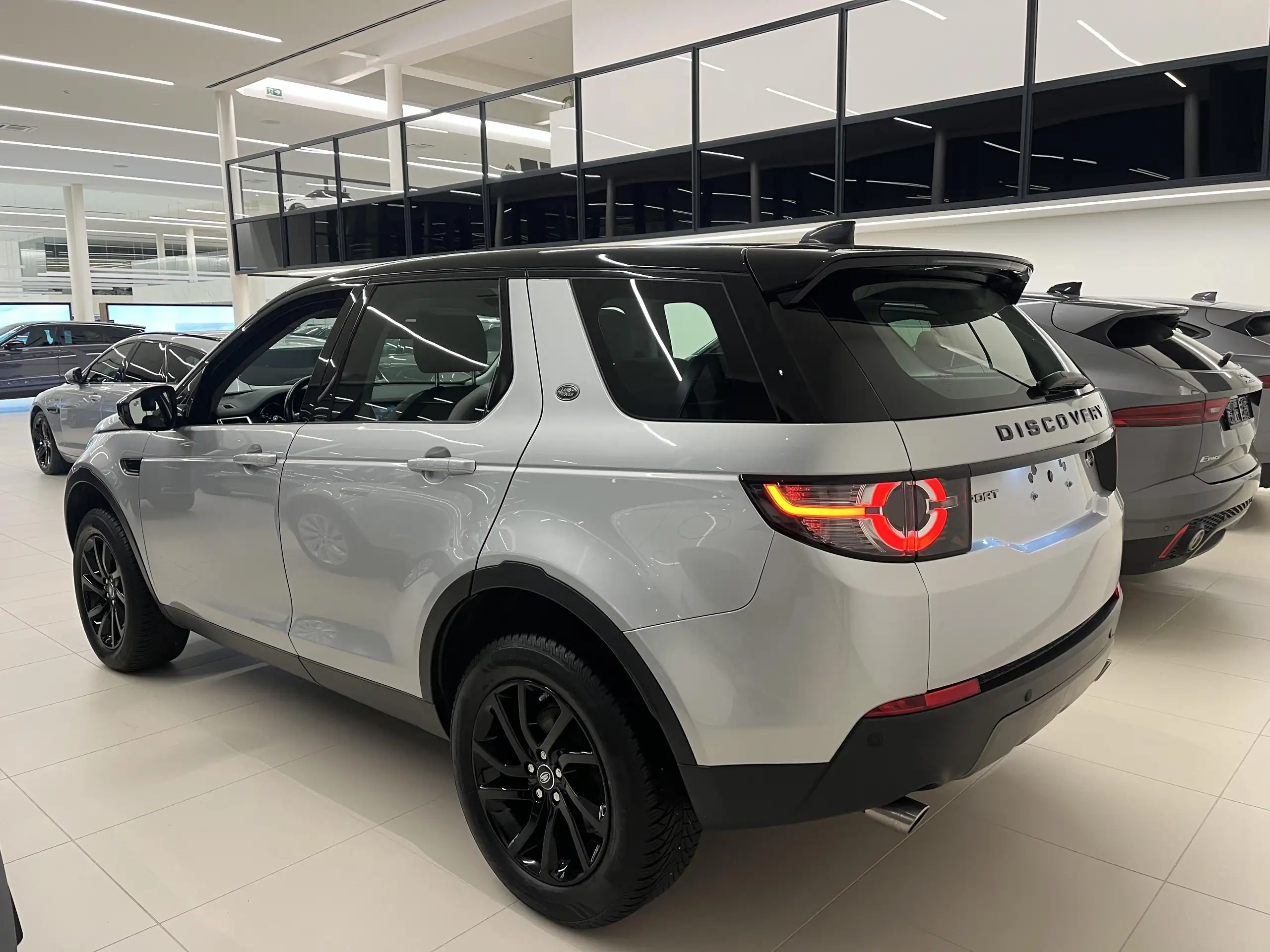 Land Rover - Discovery Sport