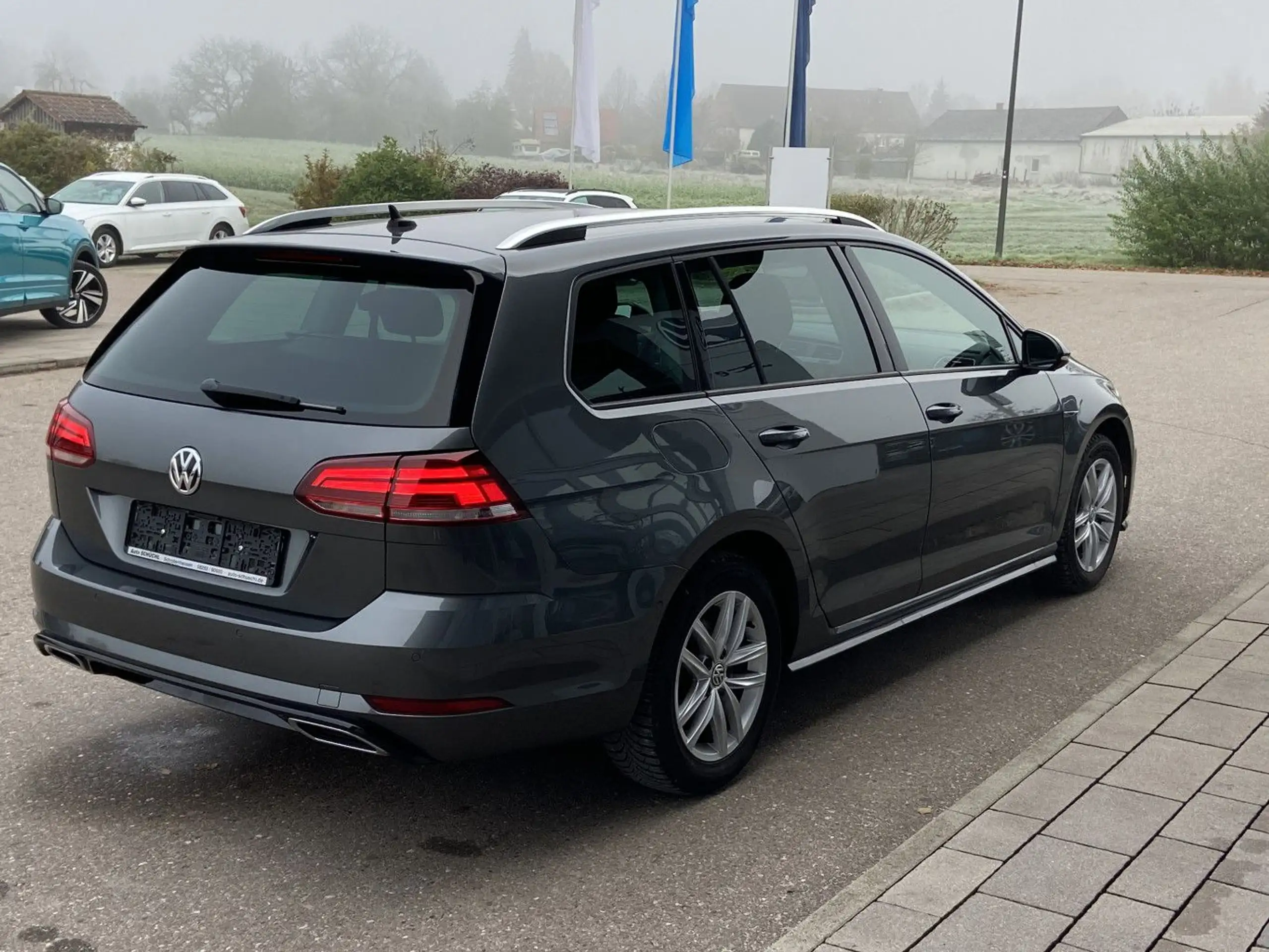 Volkswagen - Golf