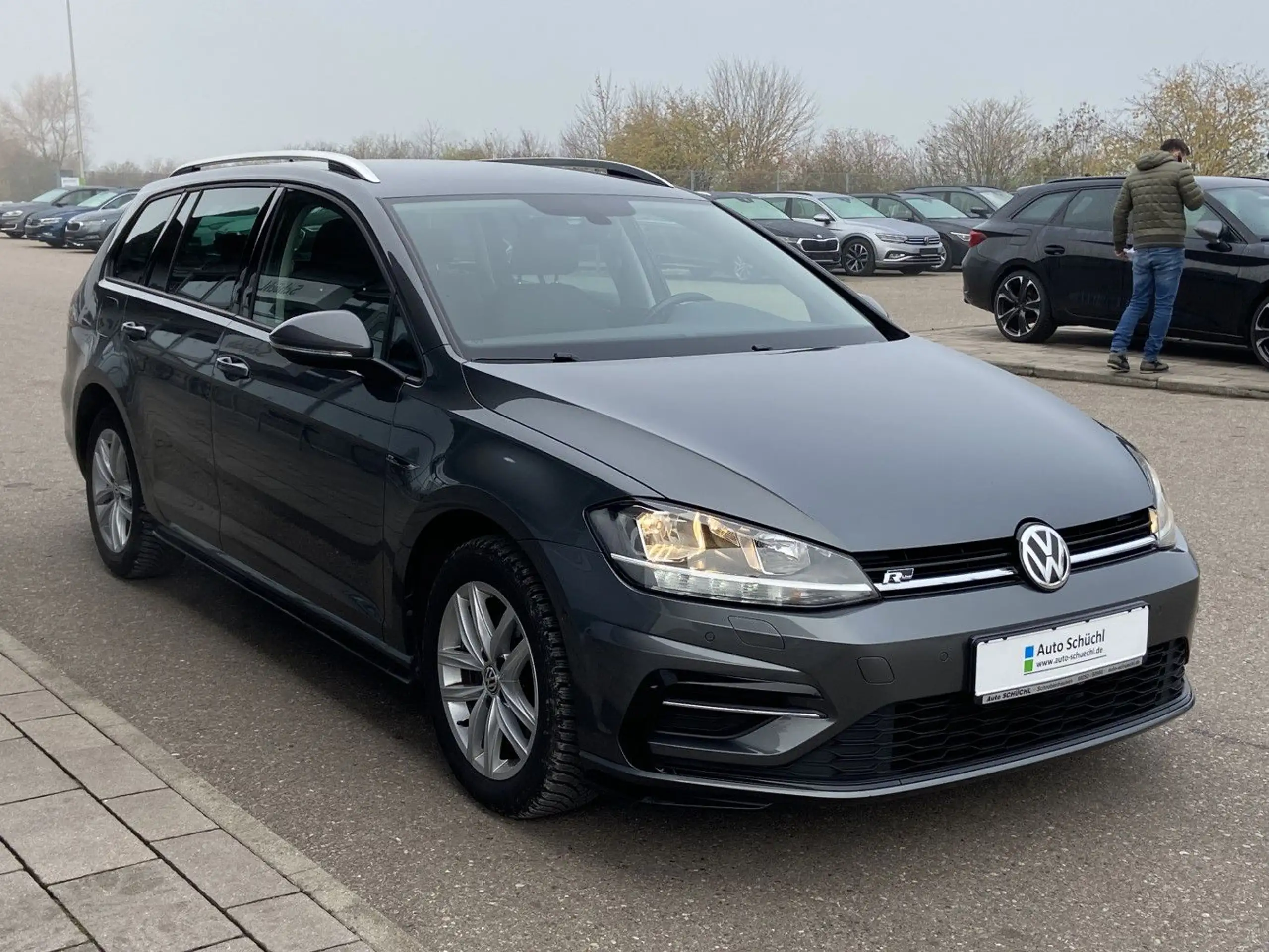 Volkswagen - Golf