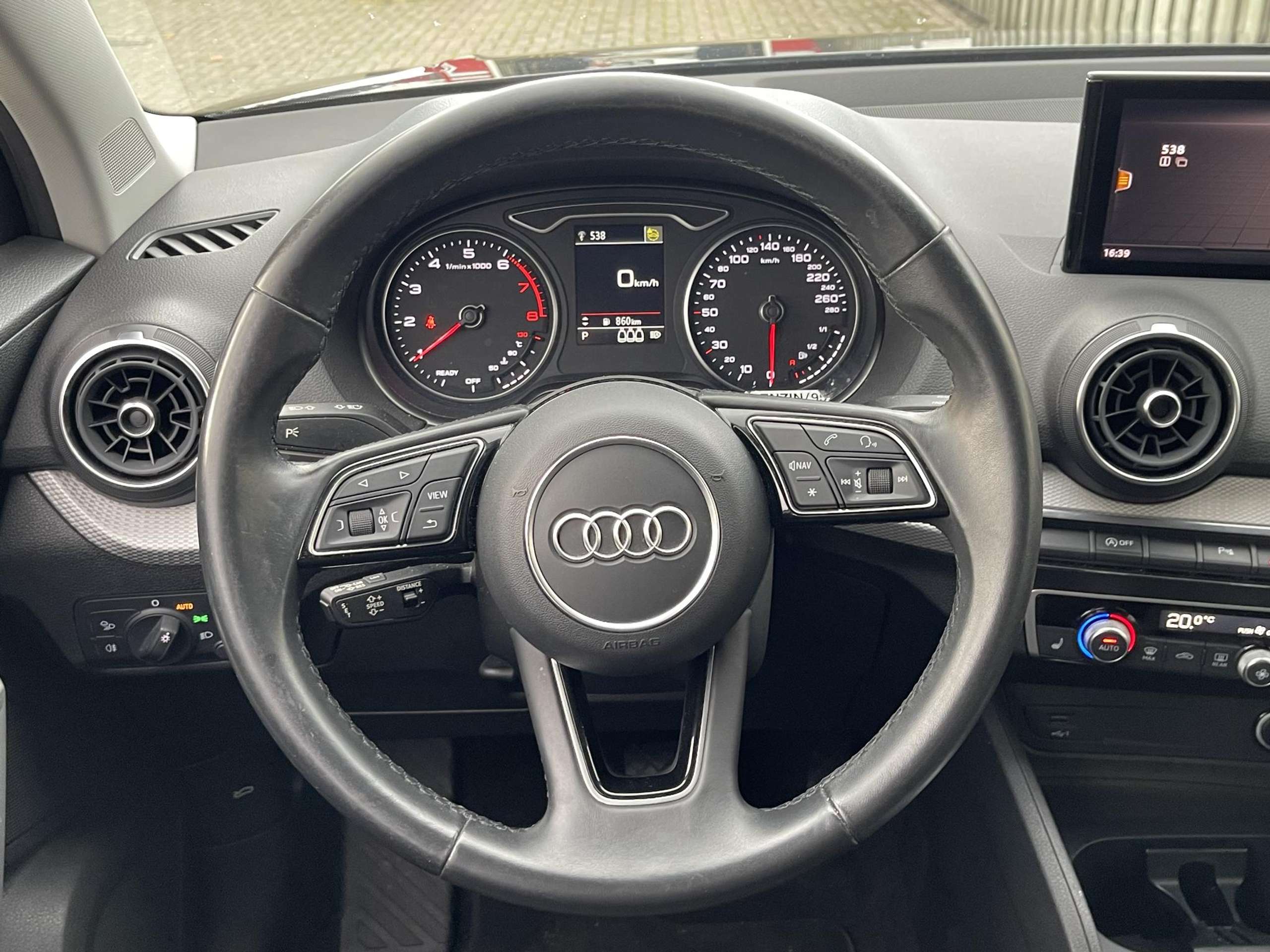 Audi - Q2