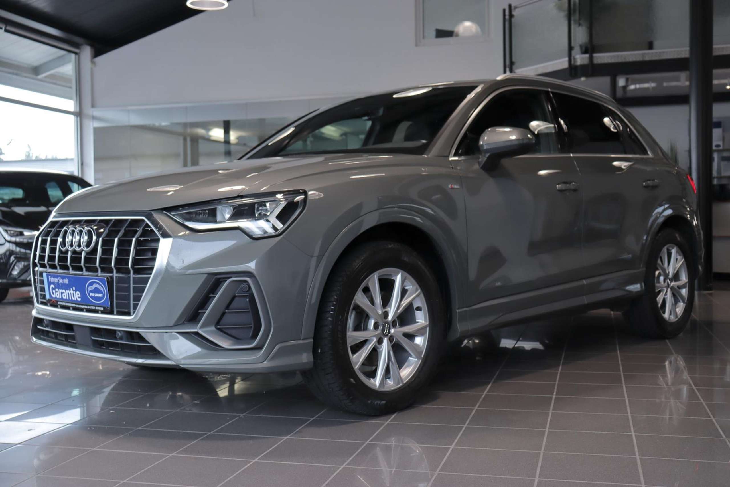 Audi - Q3