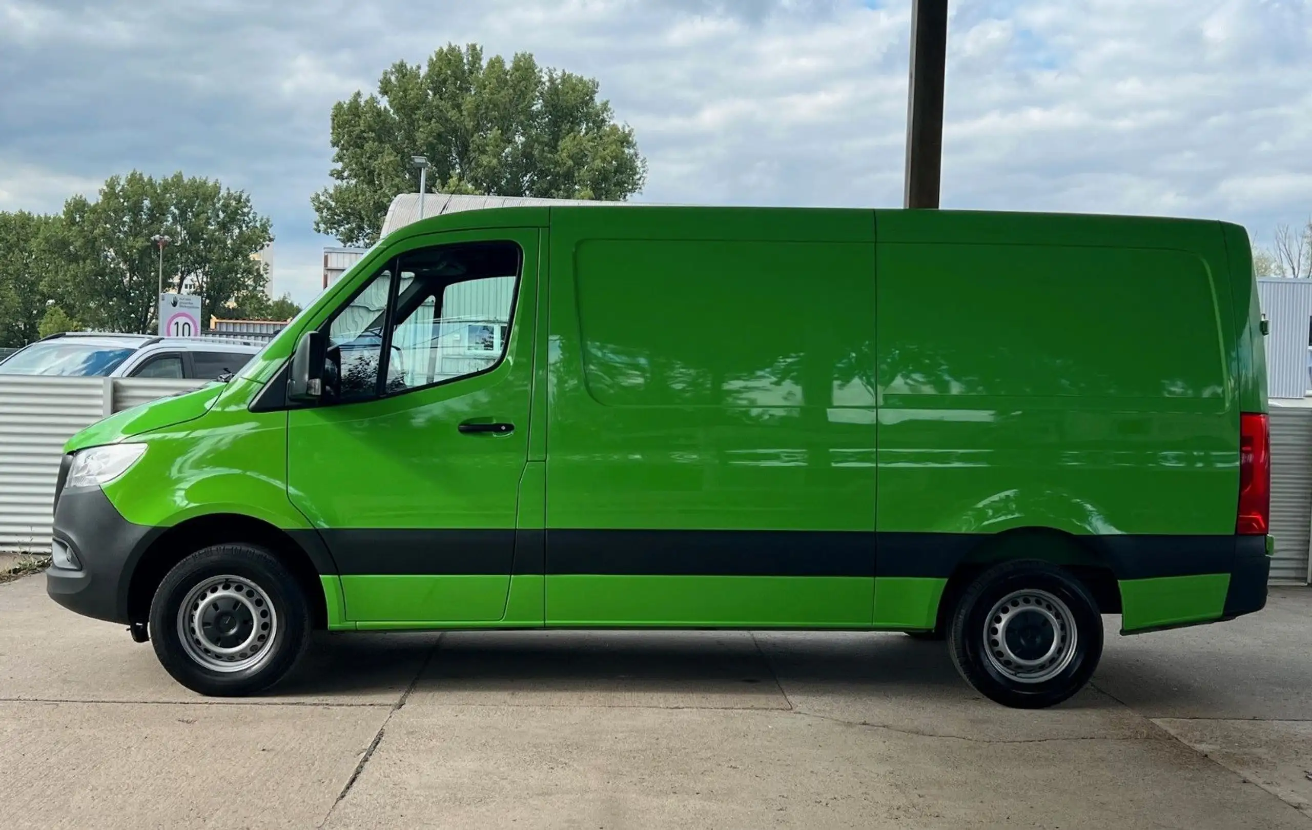 Mercedes-Benz - Sprinter