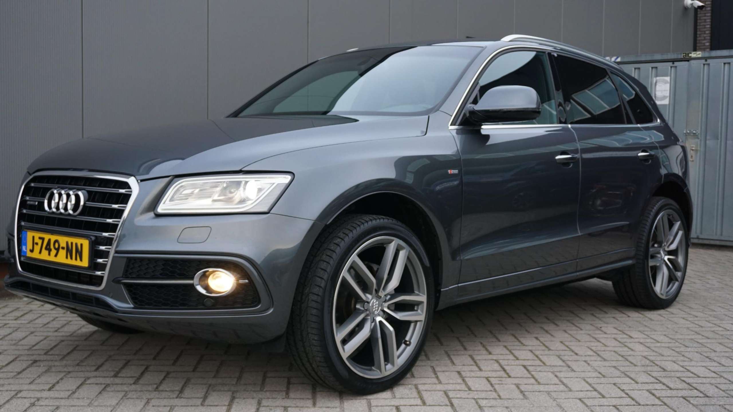 Audi - Q5