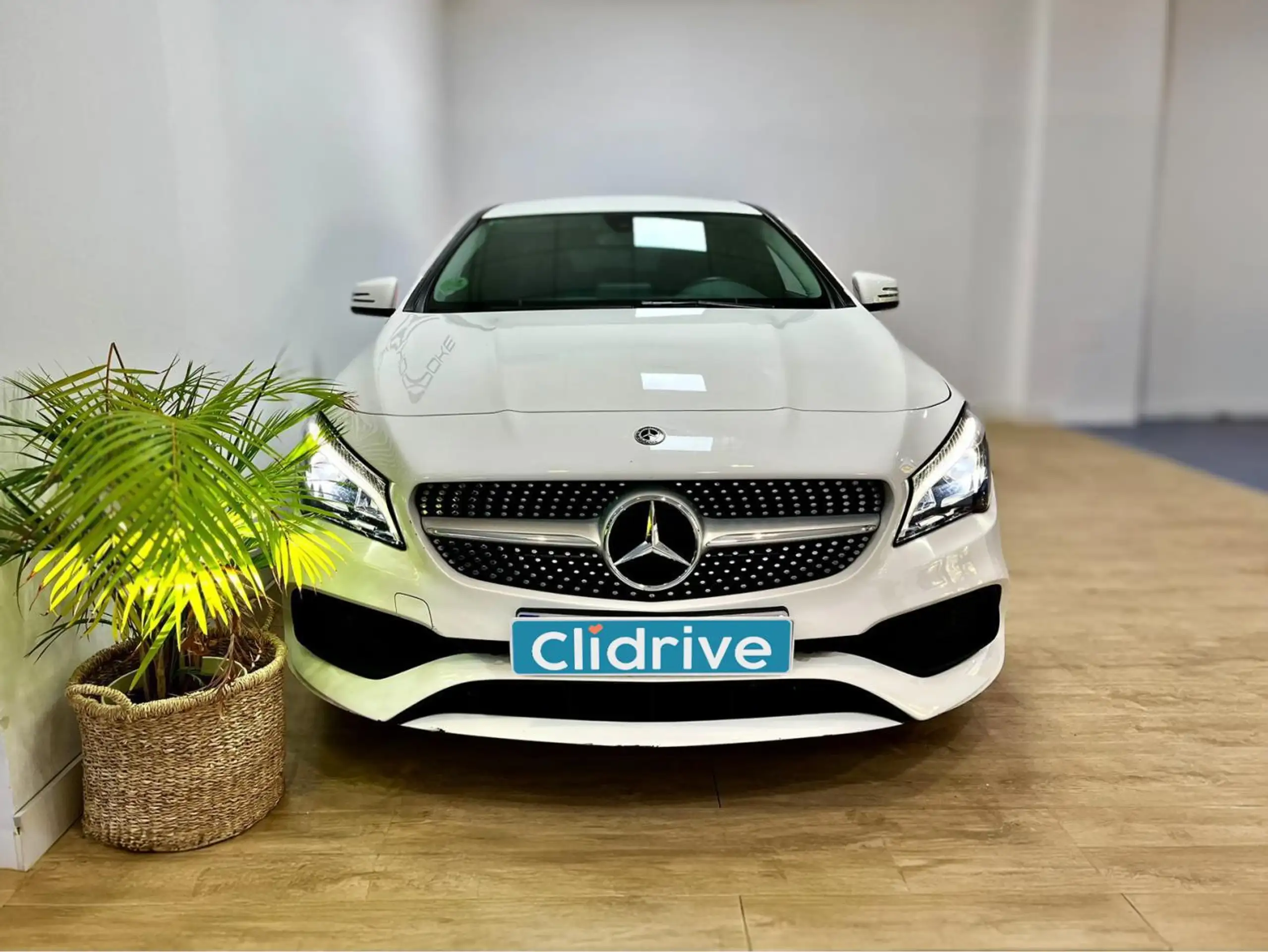 Mercedes-Benz - CLA 180