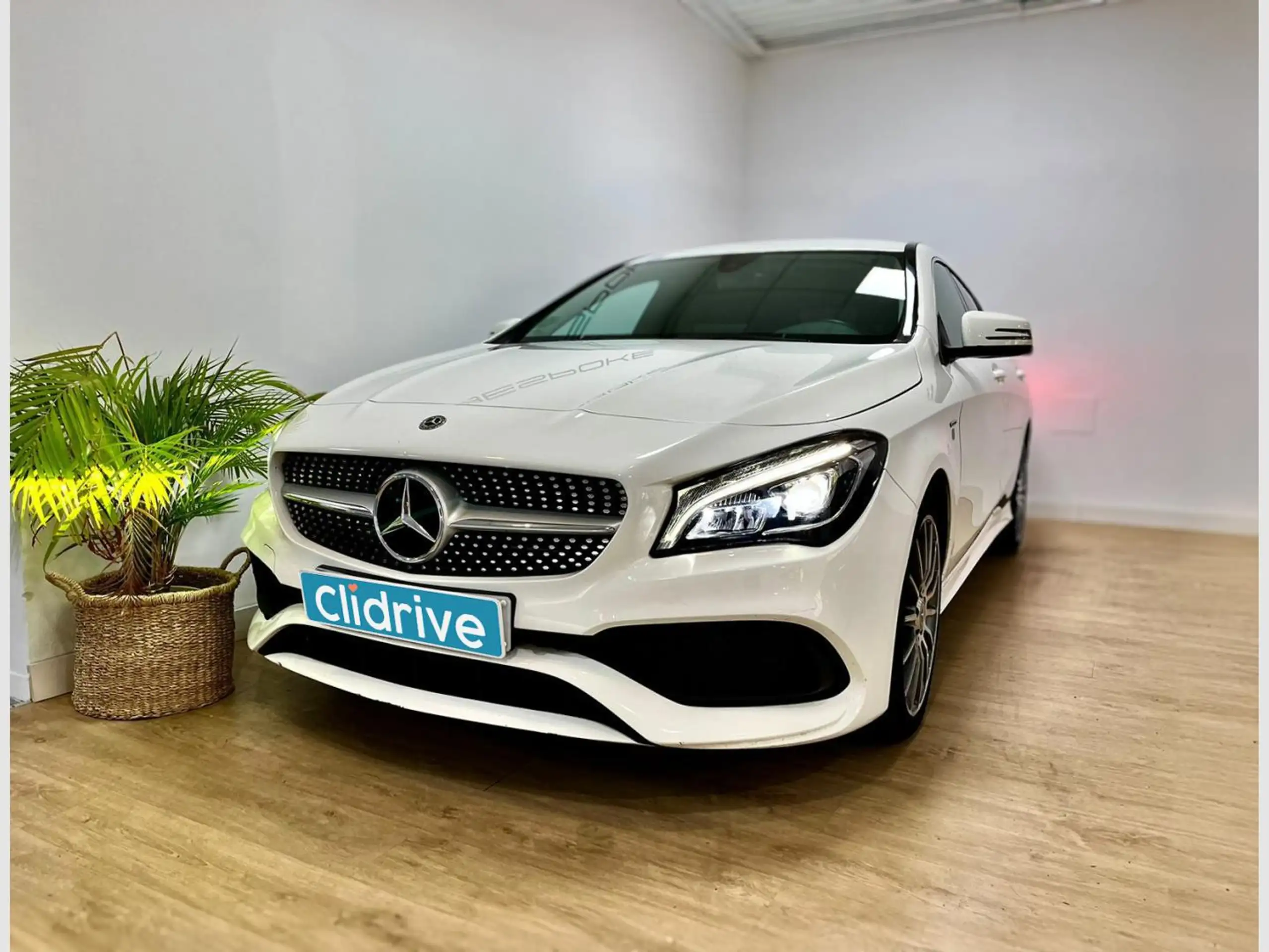 Mercedes-Benz - CLA 180