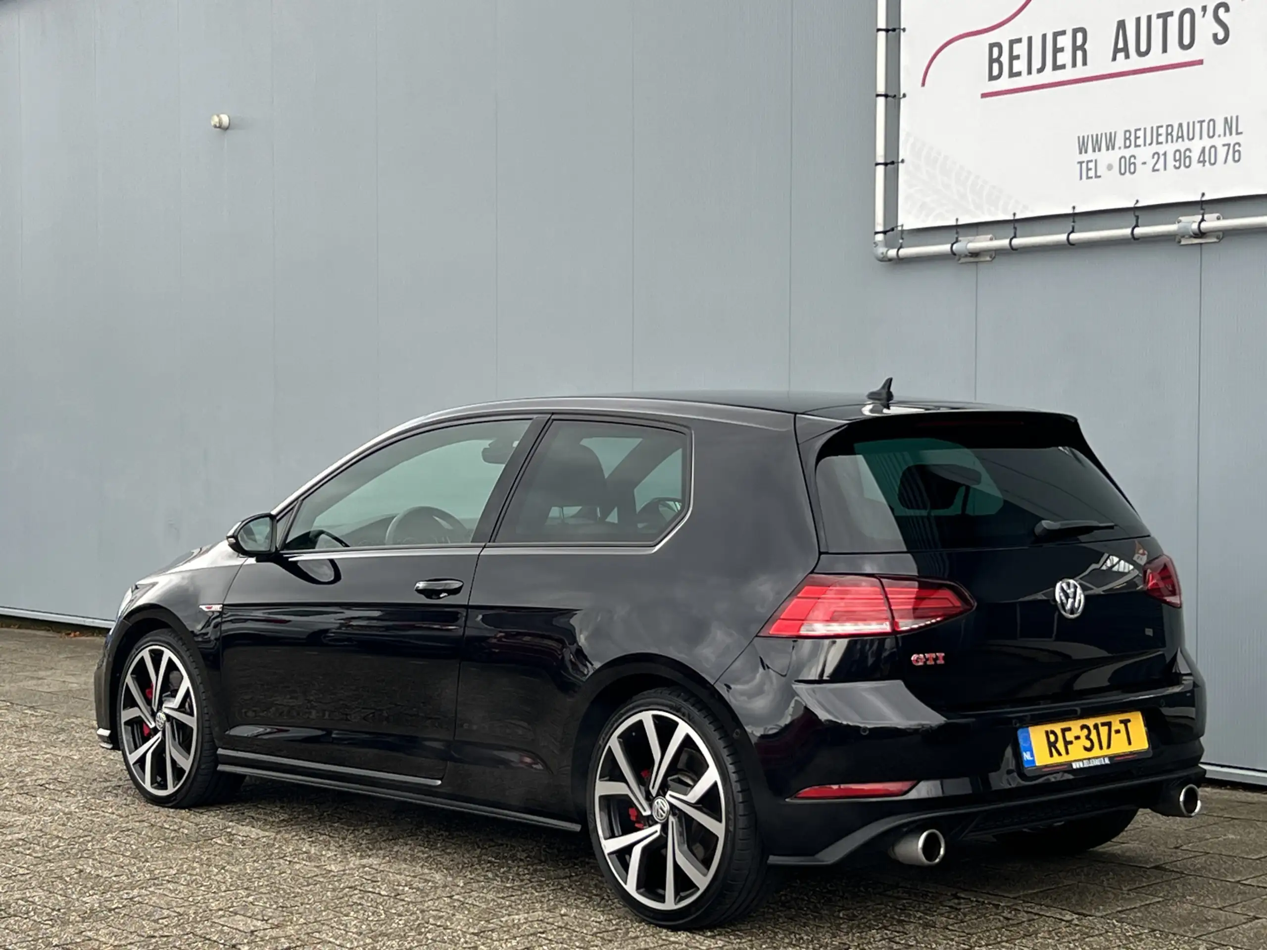 Volkswagen - Golf GTI