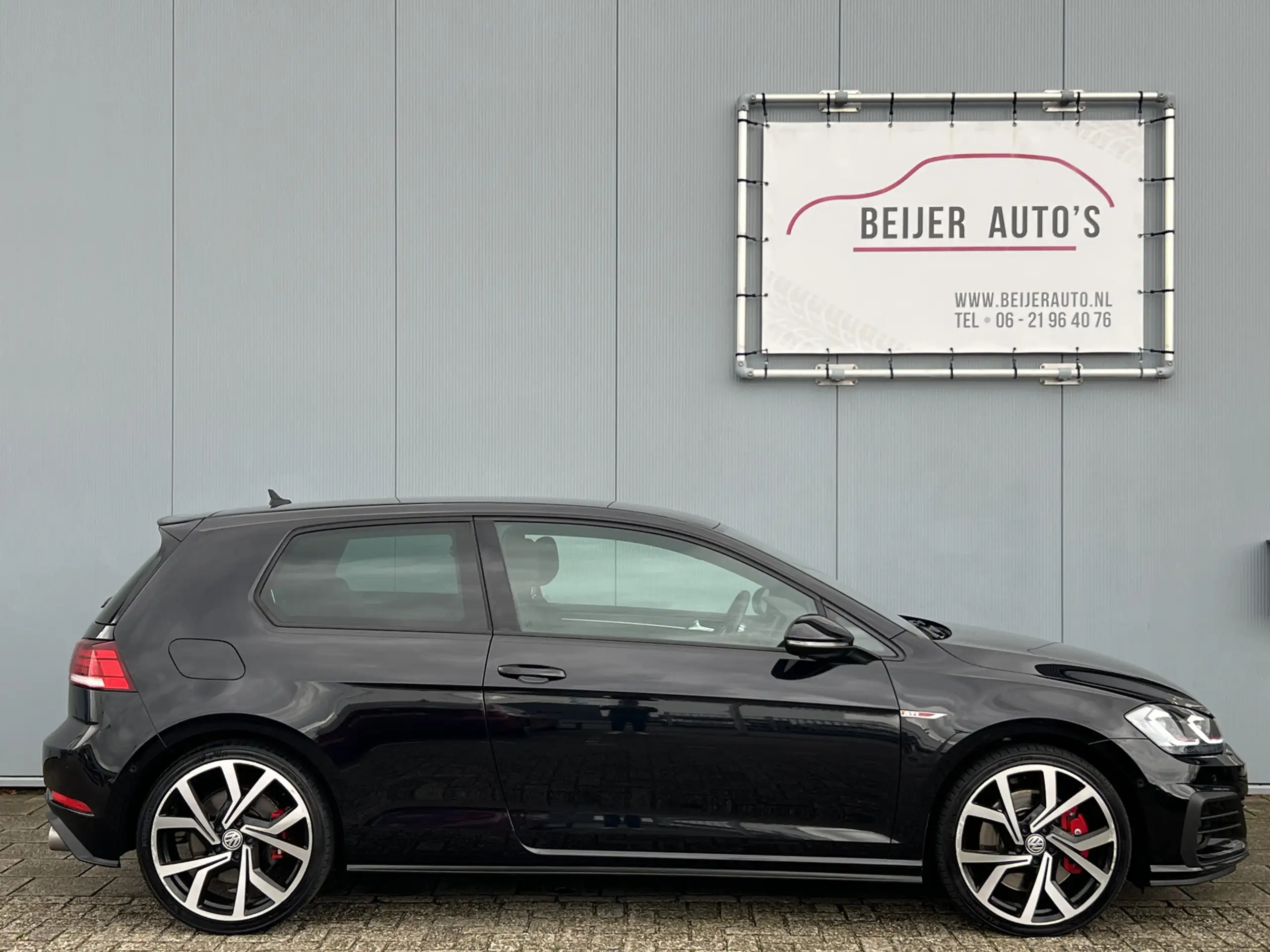 Volkswagen - Golf GTI