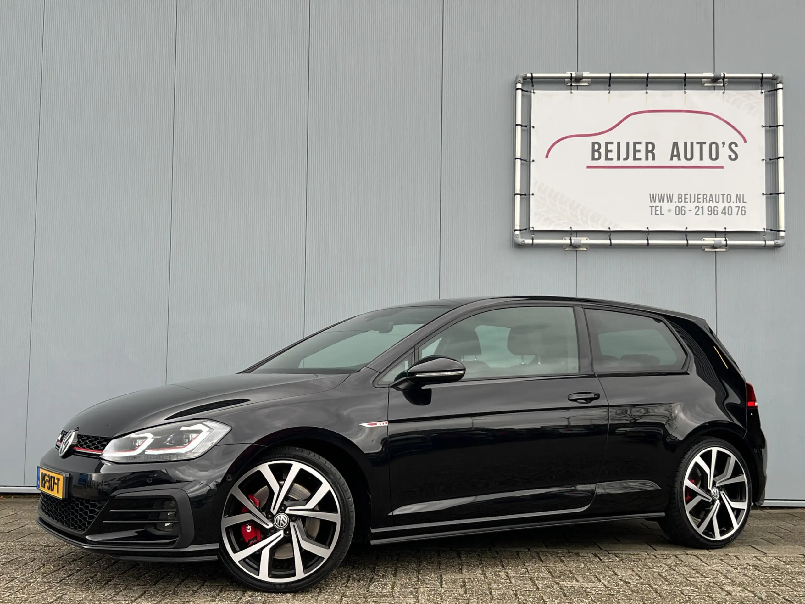 Volkswagen - Golf GTI