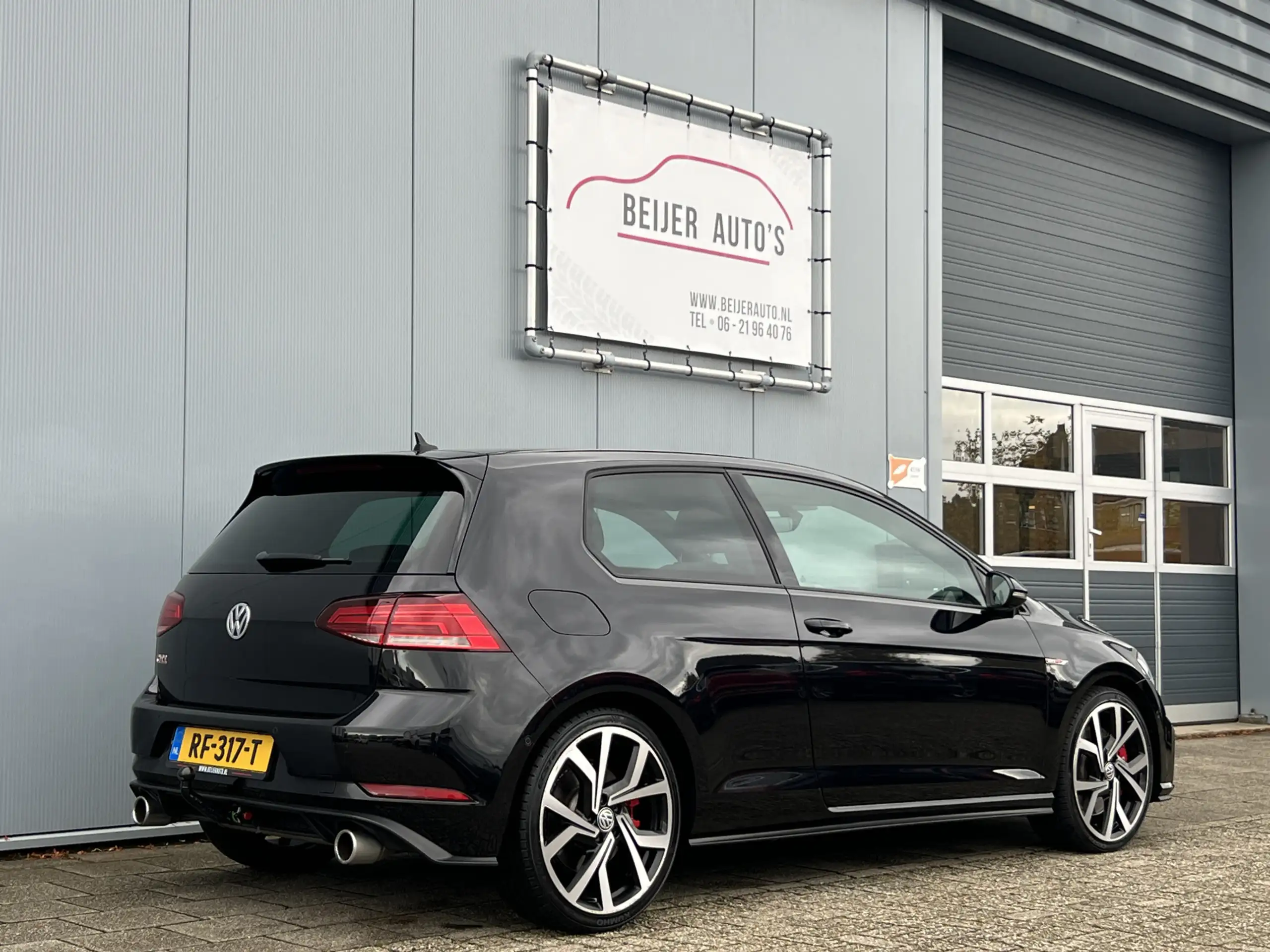 Volkswagen - Golf GTI