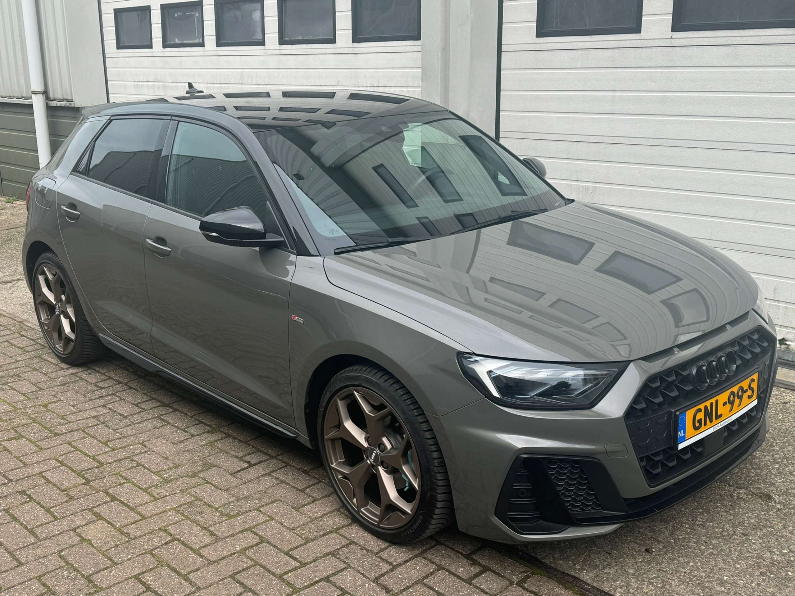 Audi - A1