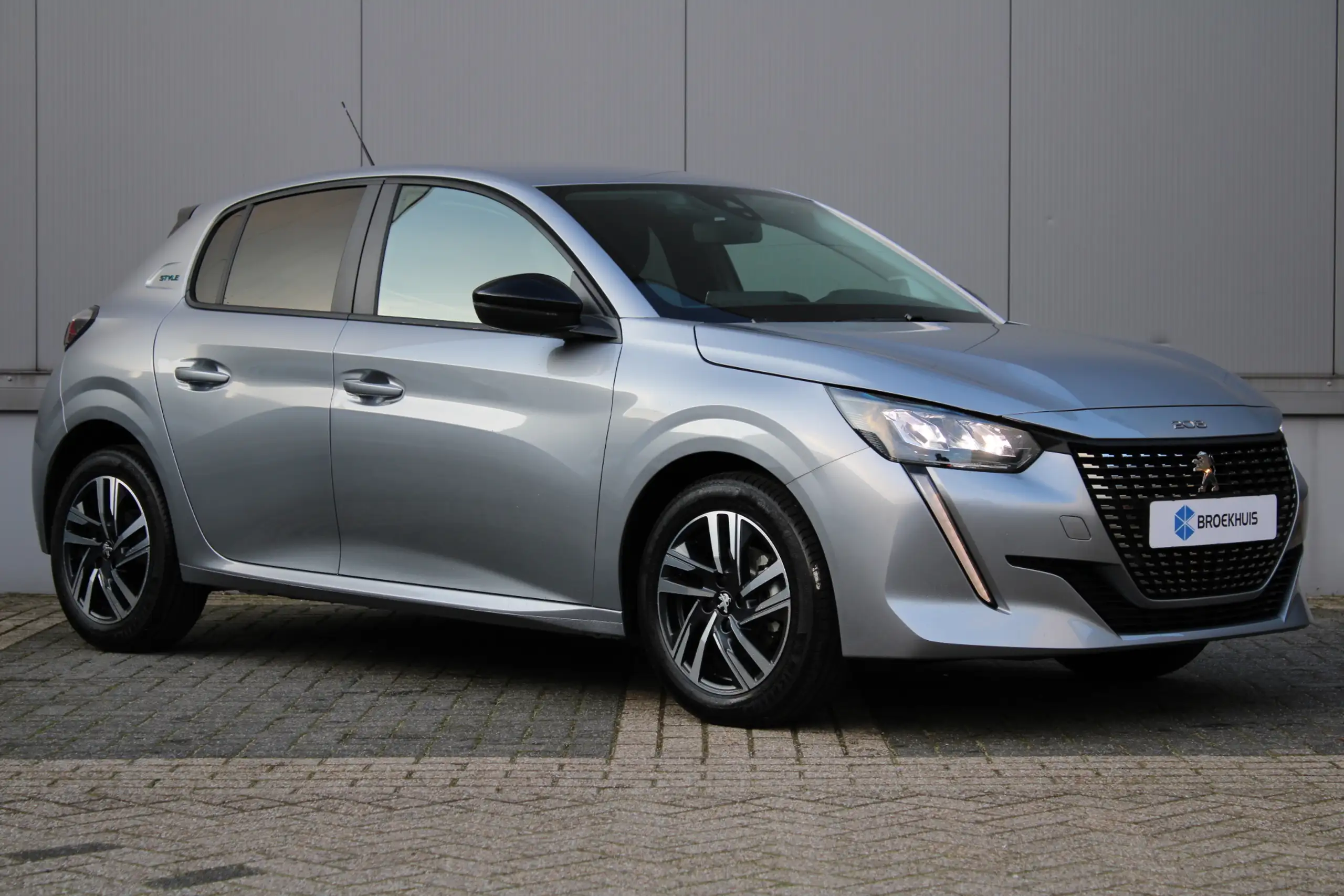 Peugeot - 208