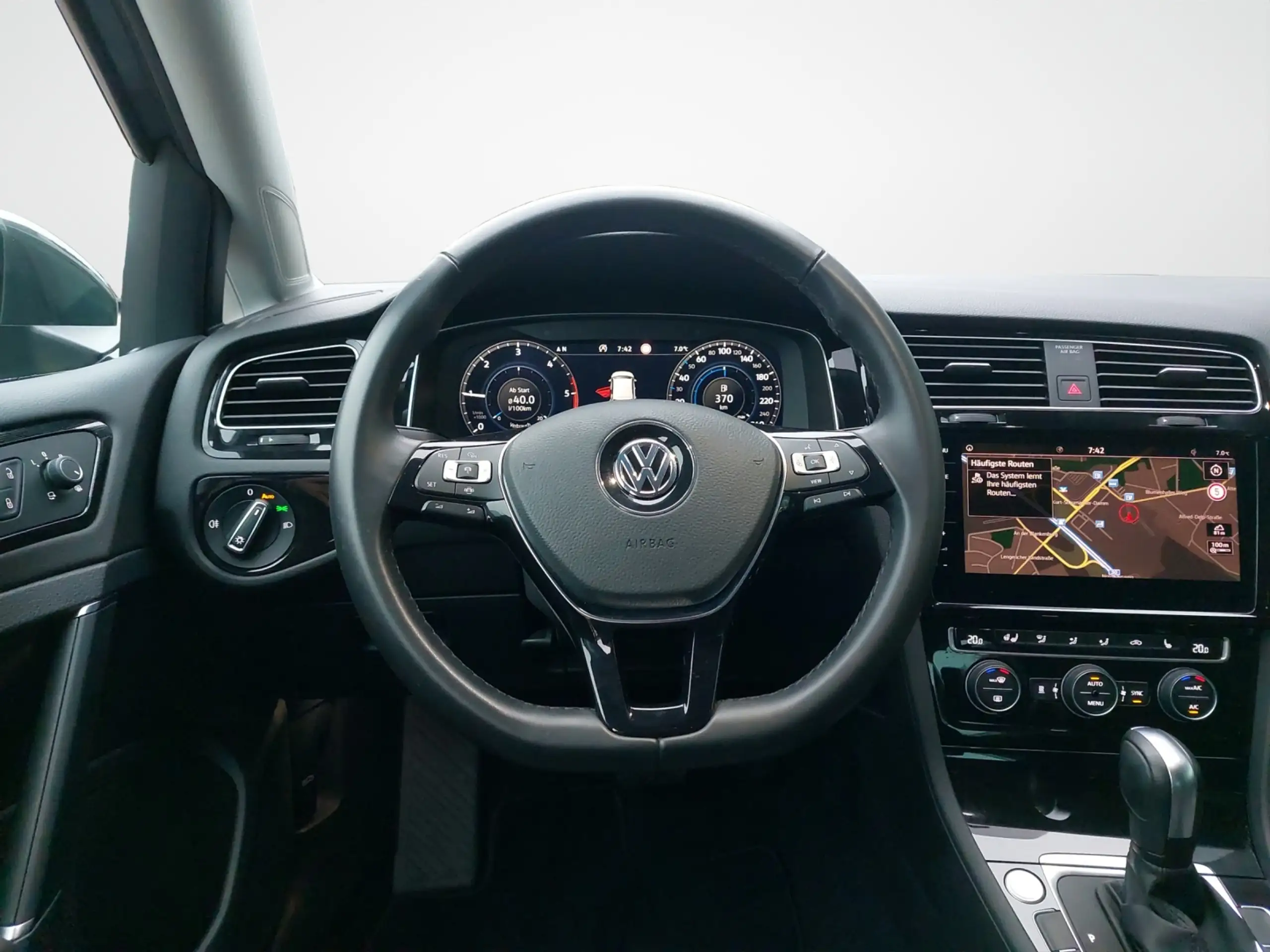 Volkswagen - Golf