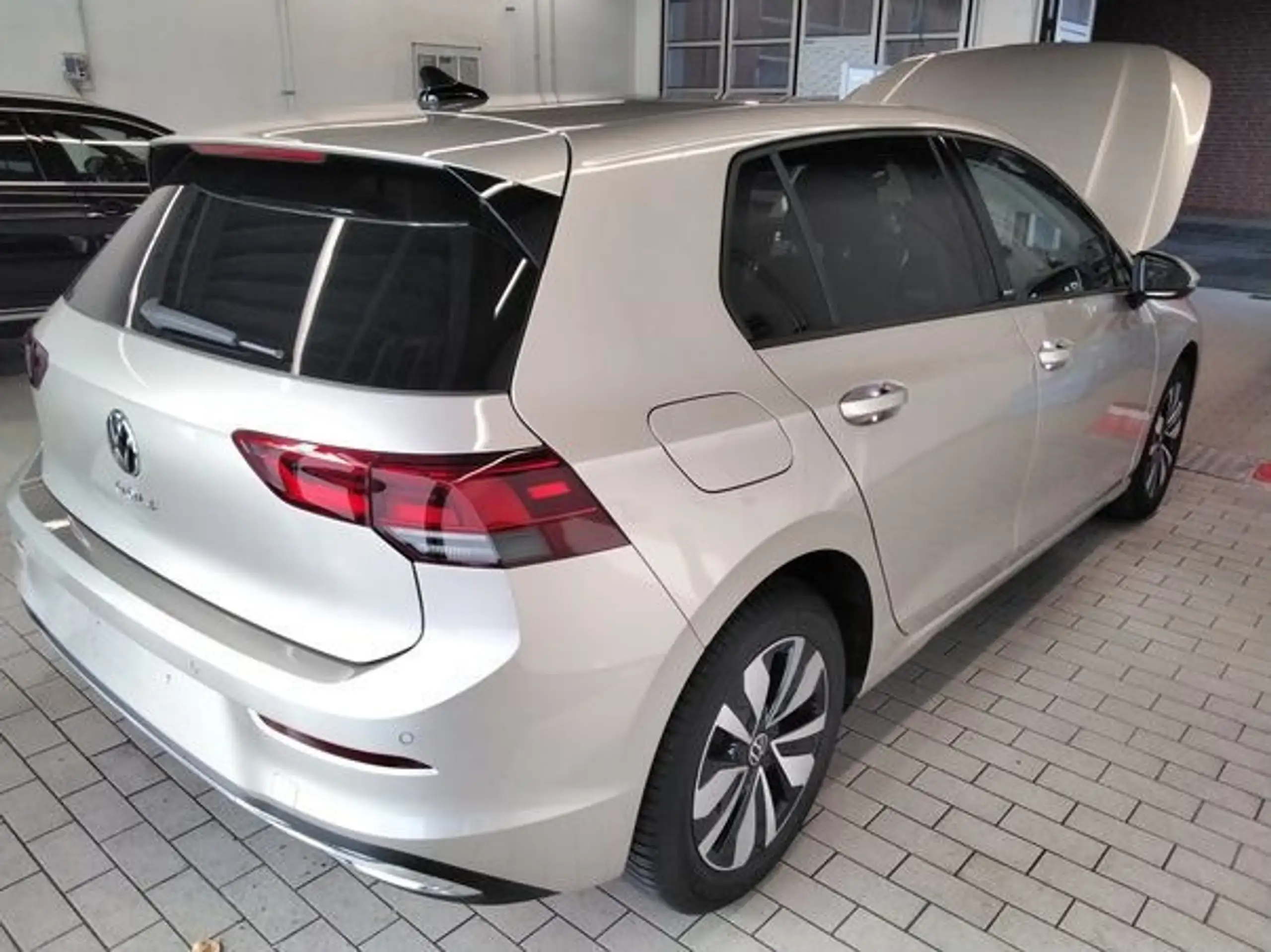 Volkswagen - Golf