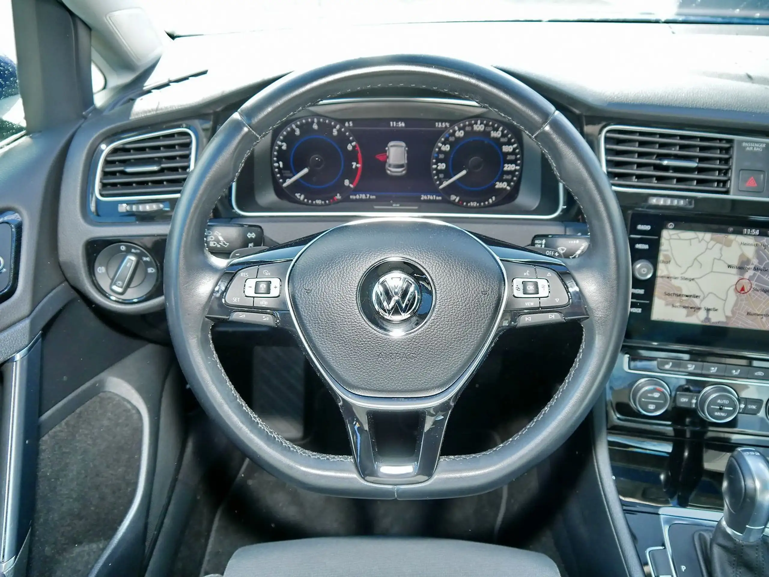 Volkswagen - Golf