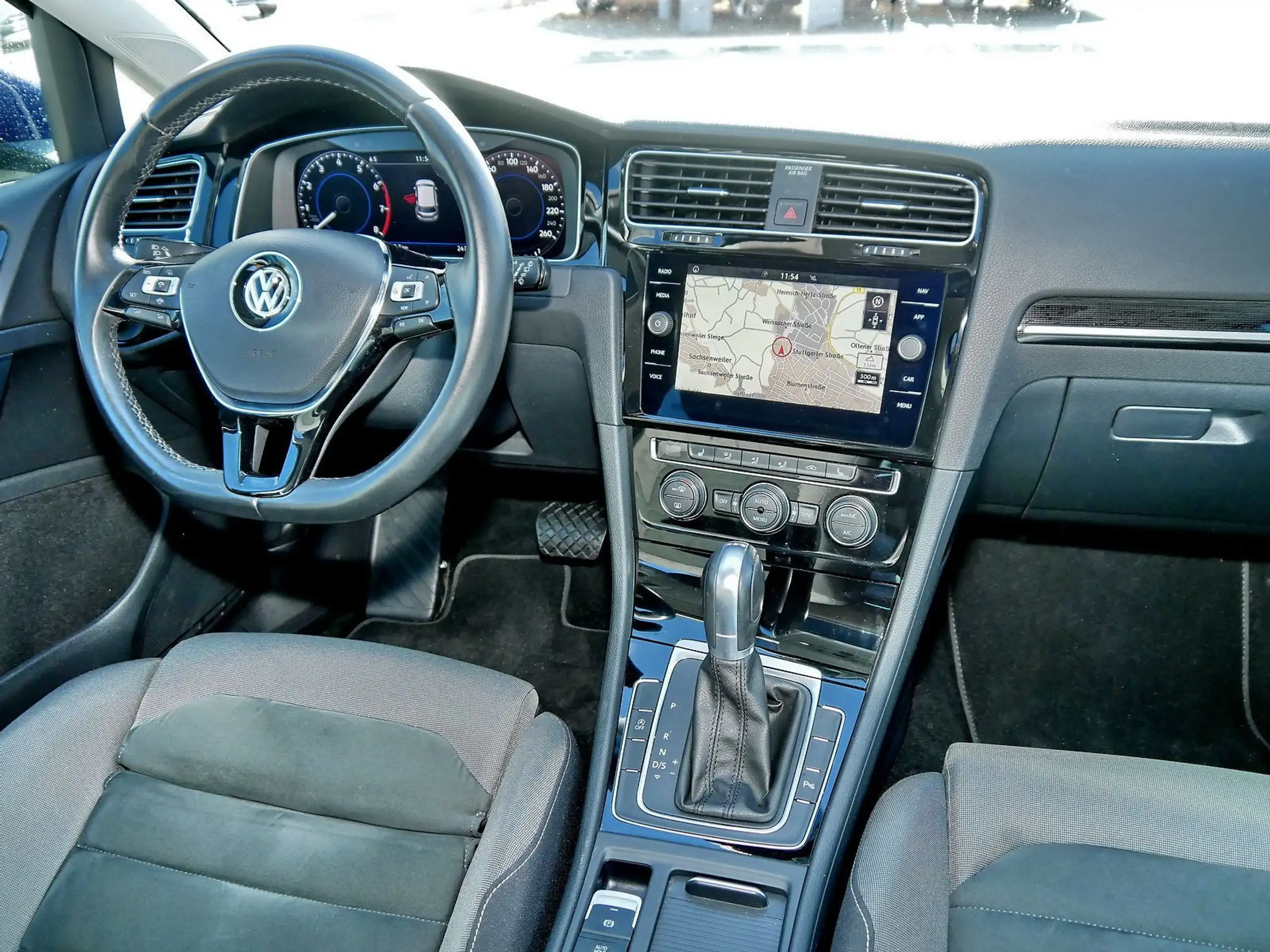 Volkswagen - Golf