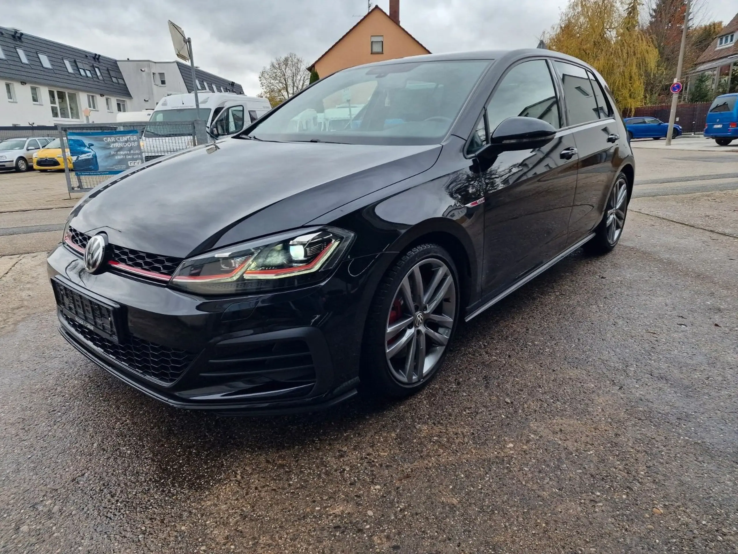 Volkswagen - Golf GTI