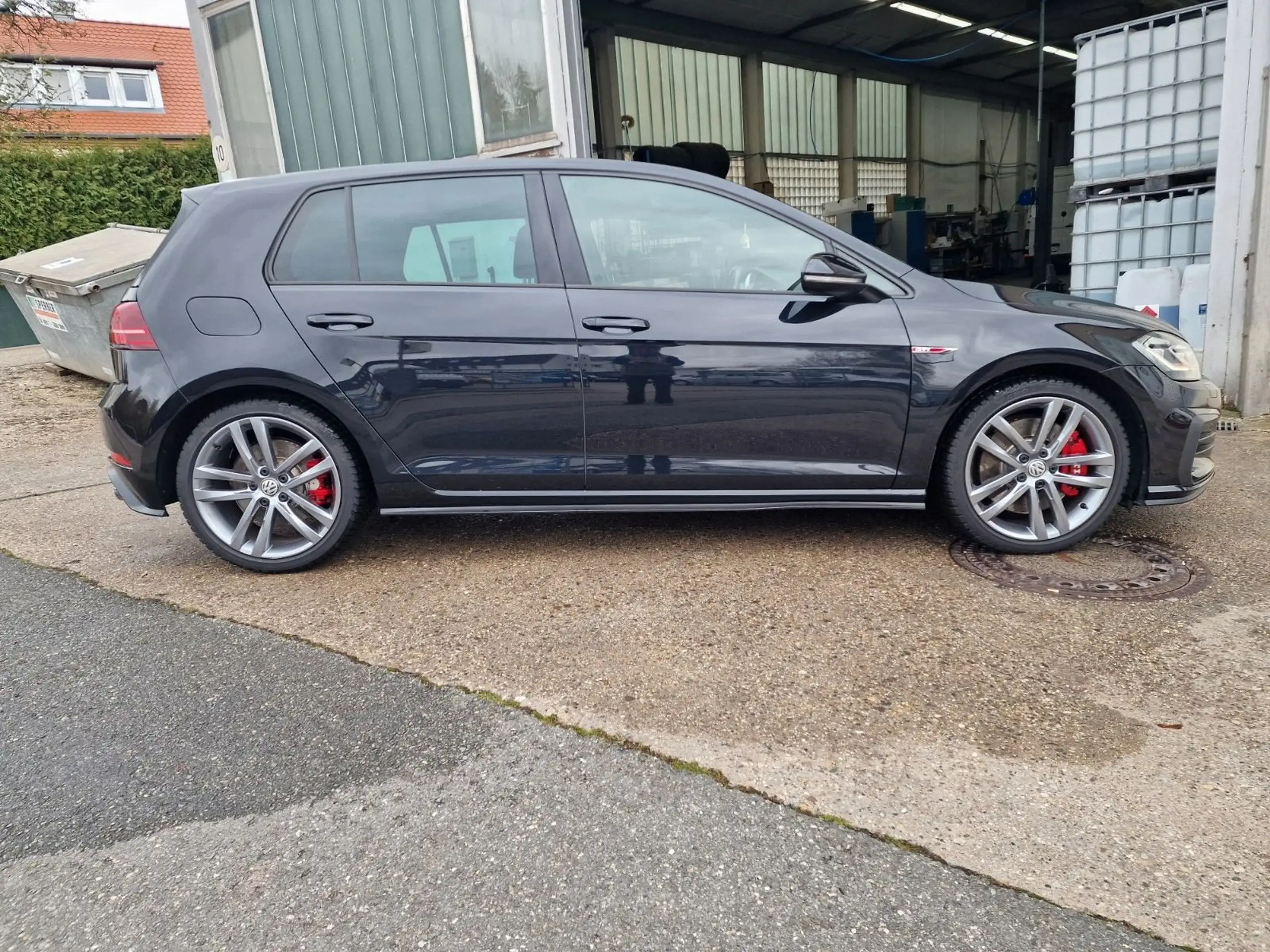 Volkswagen - Golf GTI