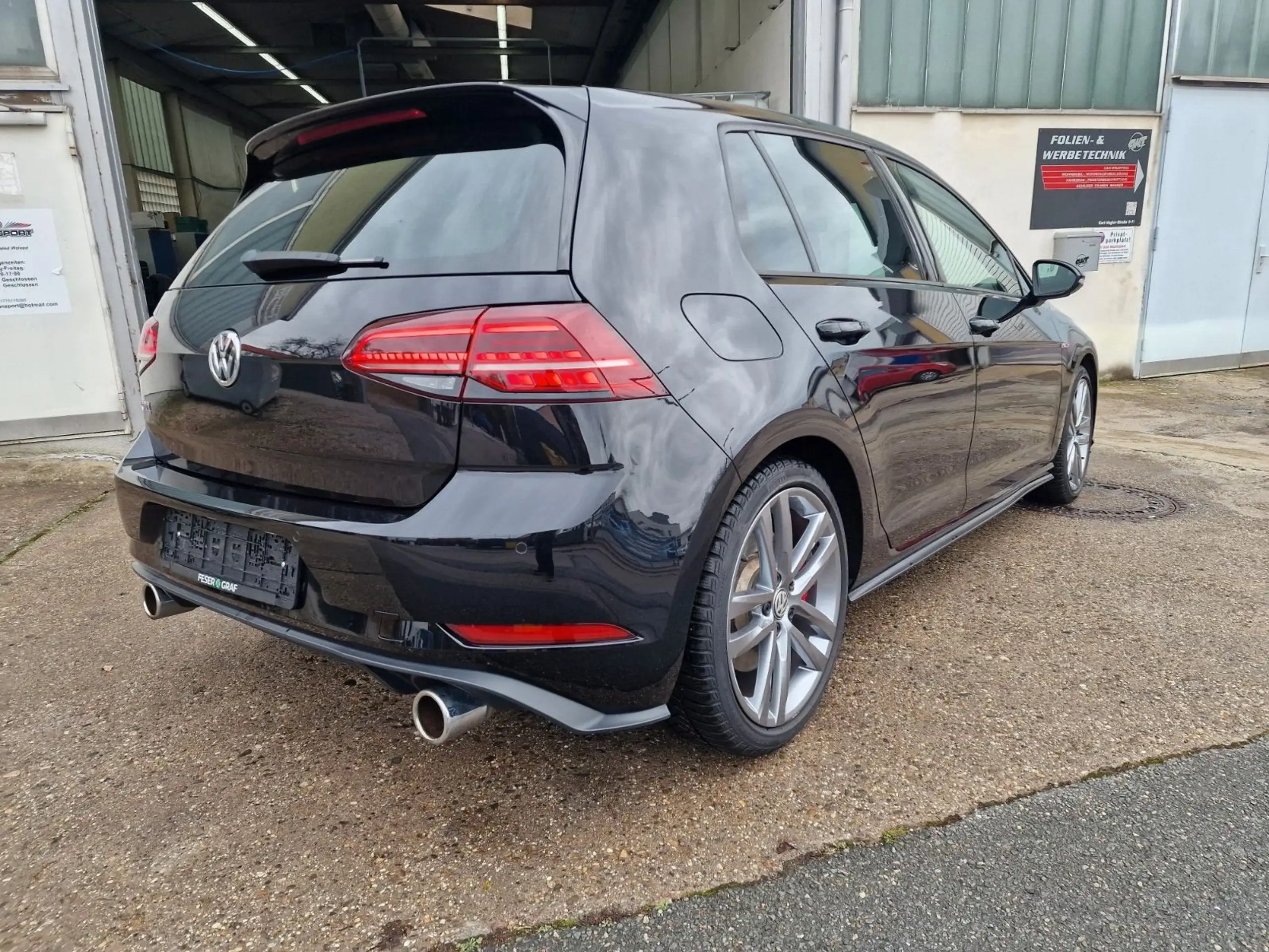 Volkswagen - Golf GTI