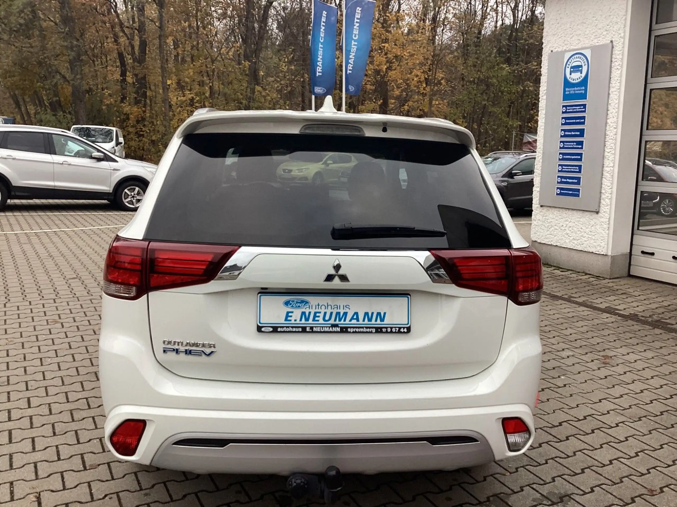 Mitsubishi - Outlander