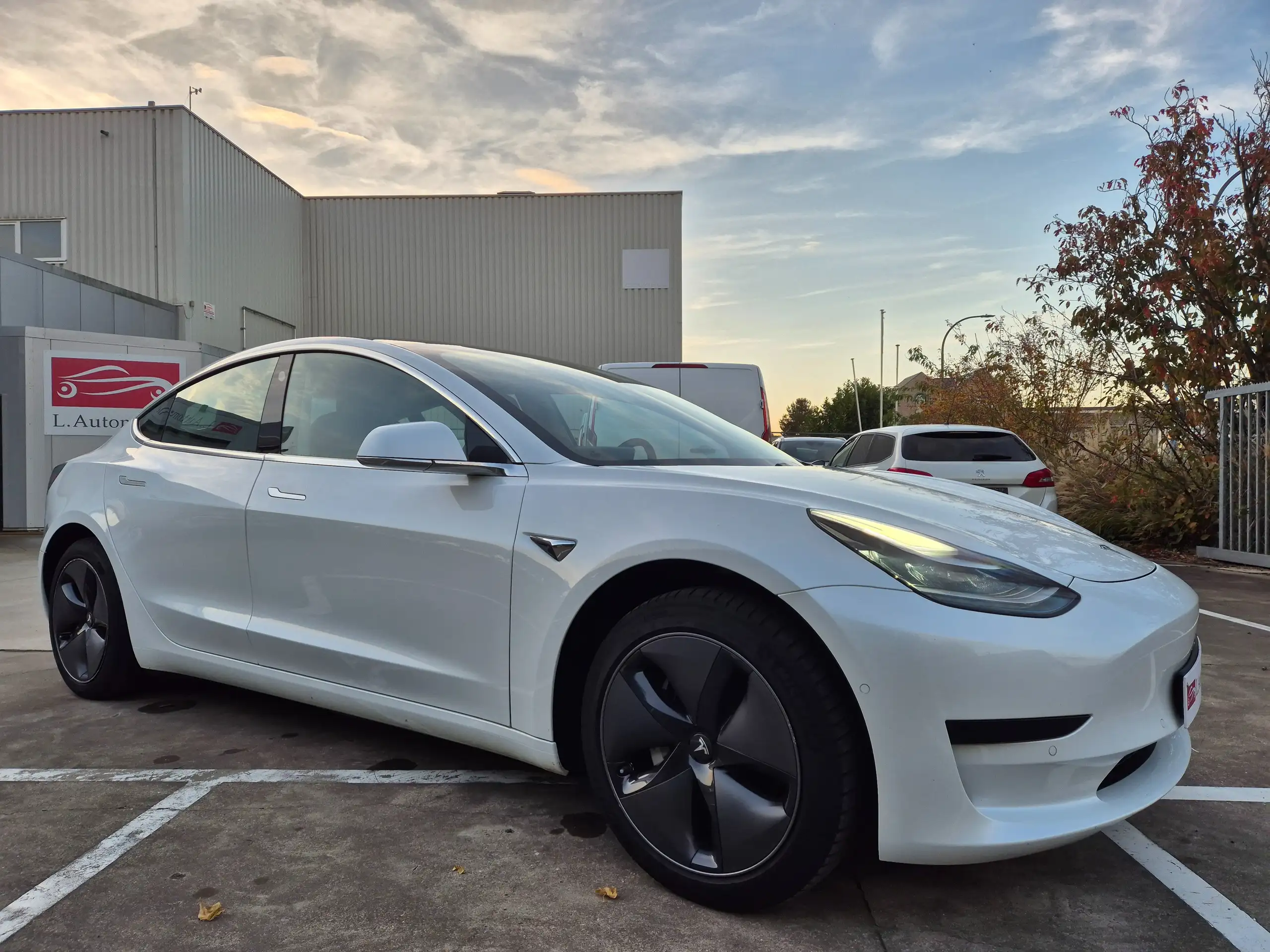 Tesla - Model 3