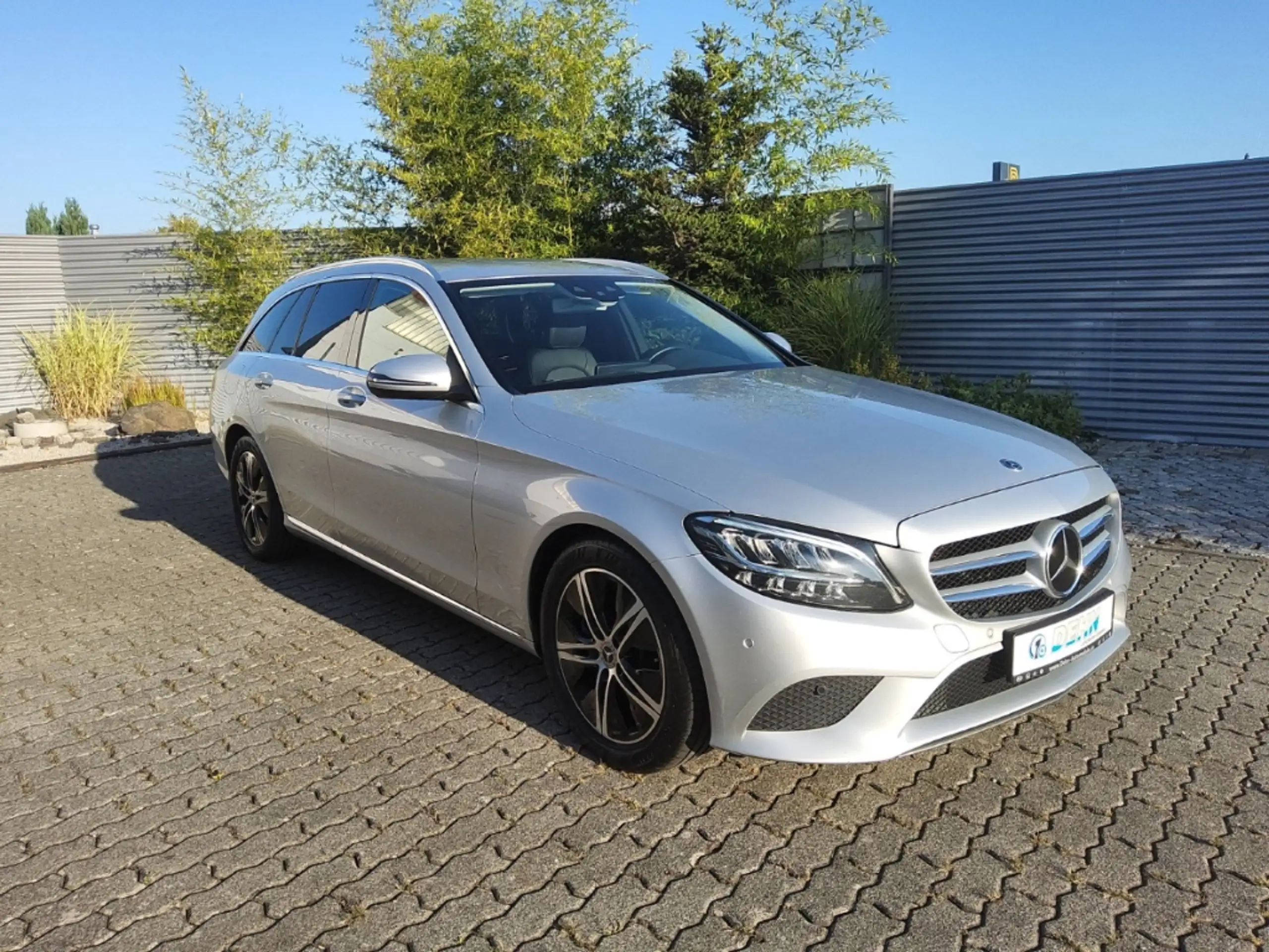 Mercedes-Benz - C 220