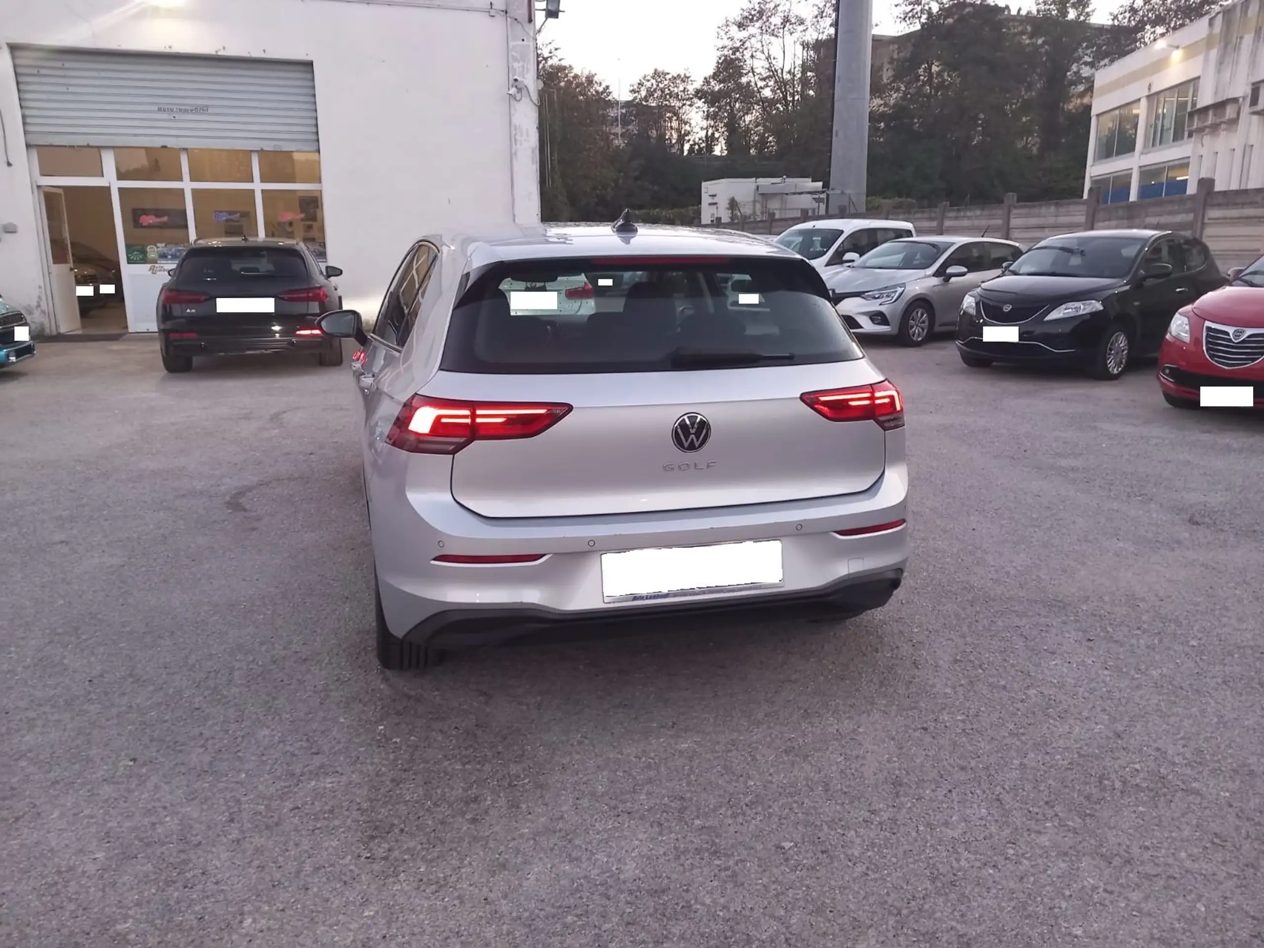 Volkswagen - Golf