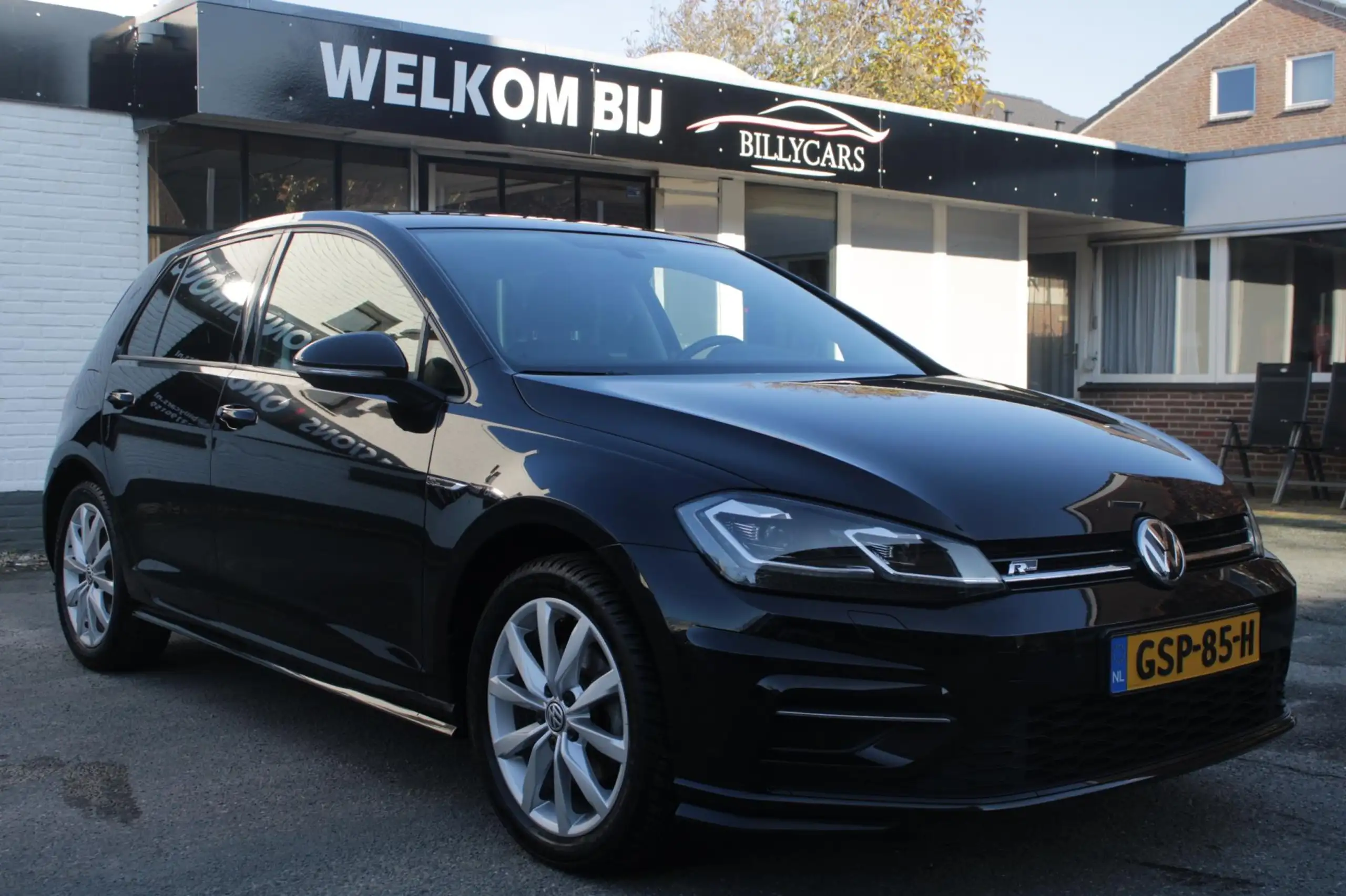 Volkswagen - Golf