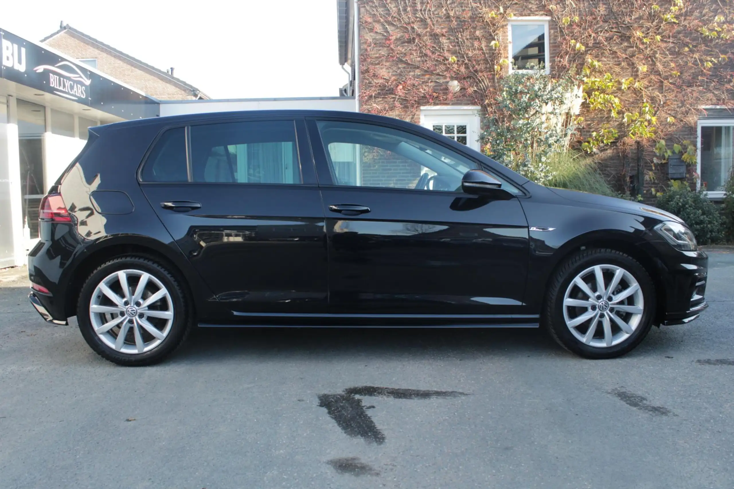 Volkswagen - Golf