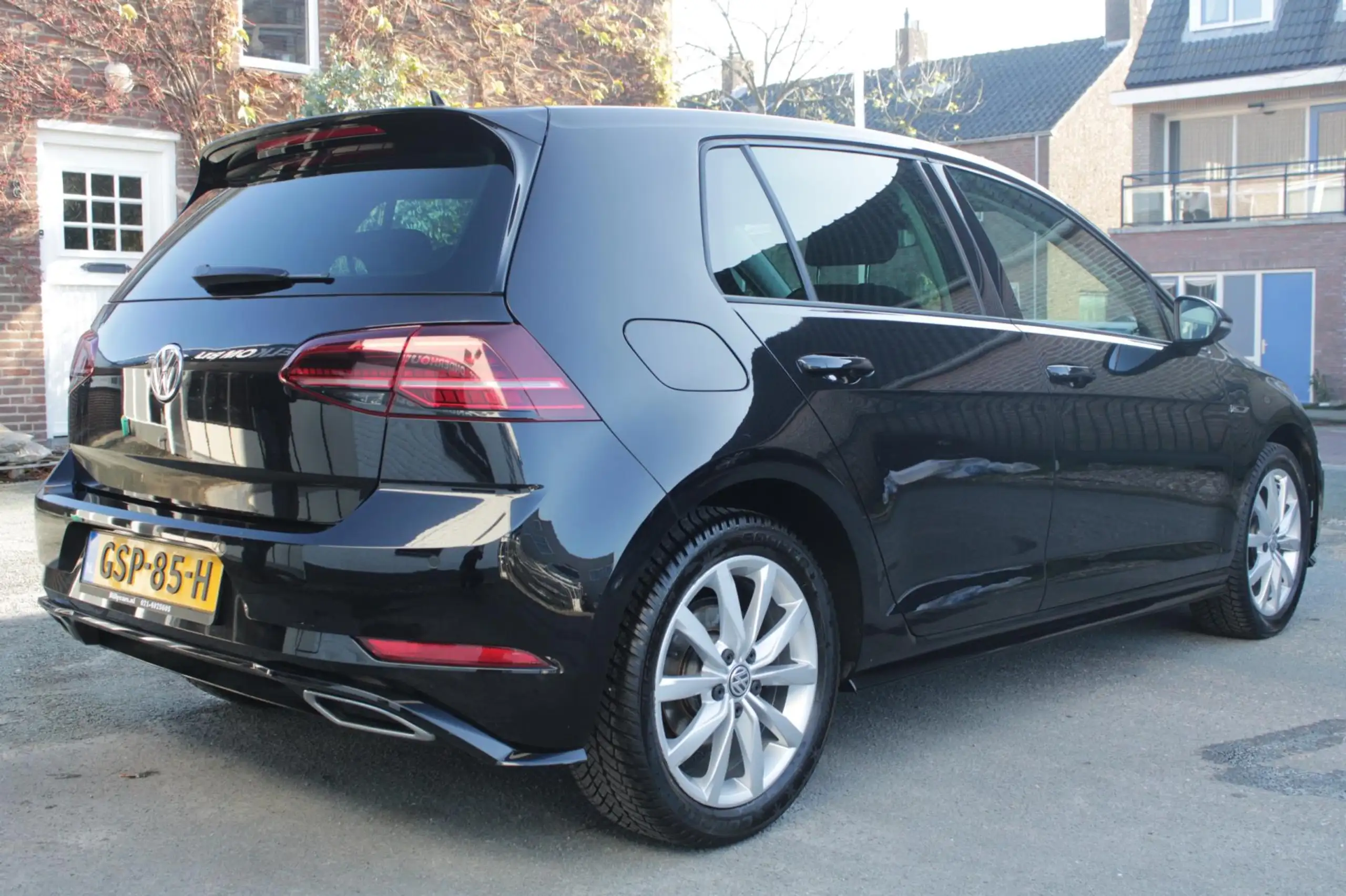 Volkswagen - Golf