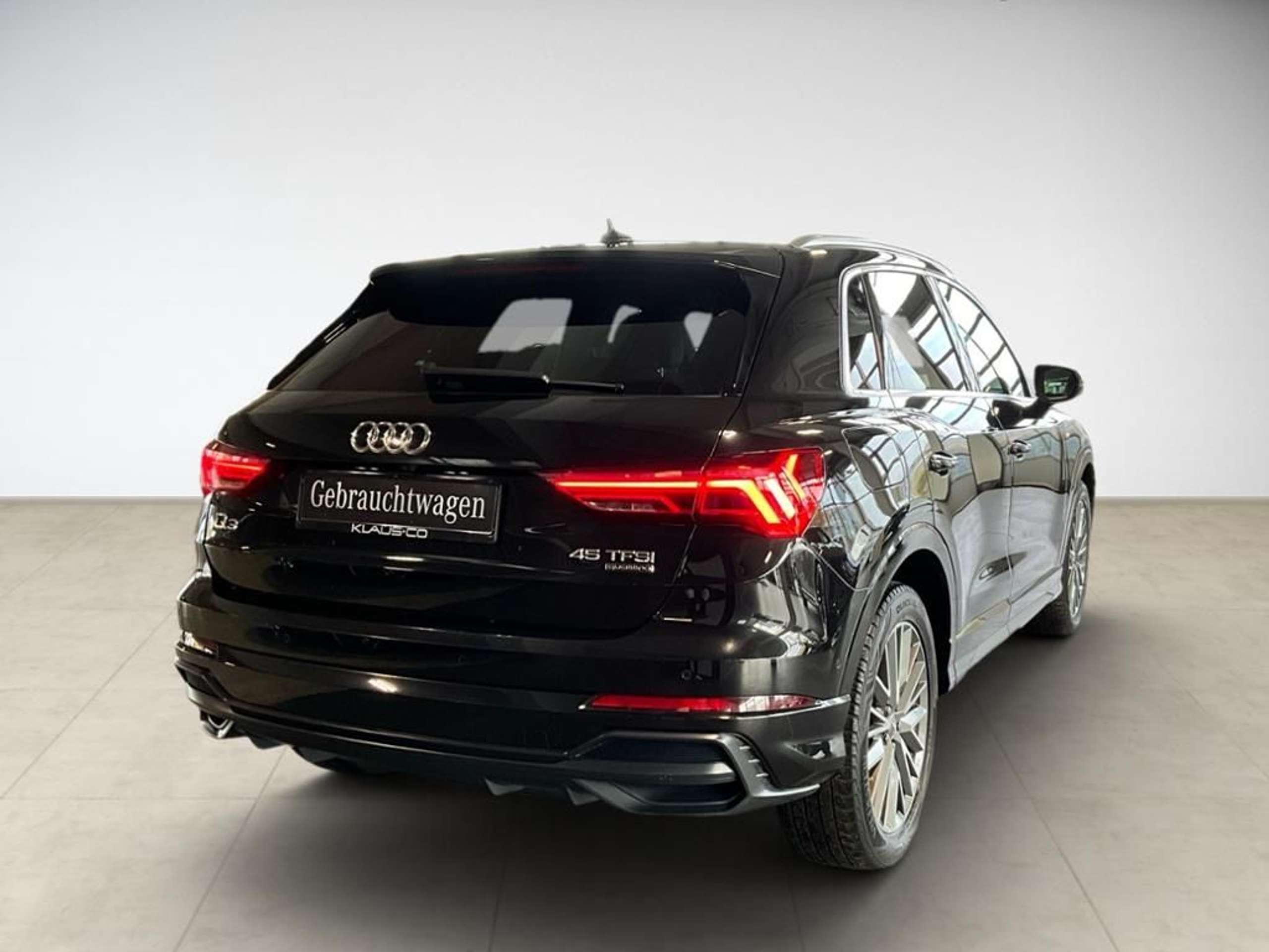 Audi - Q3