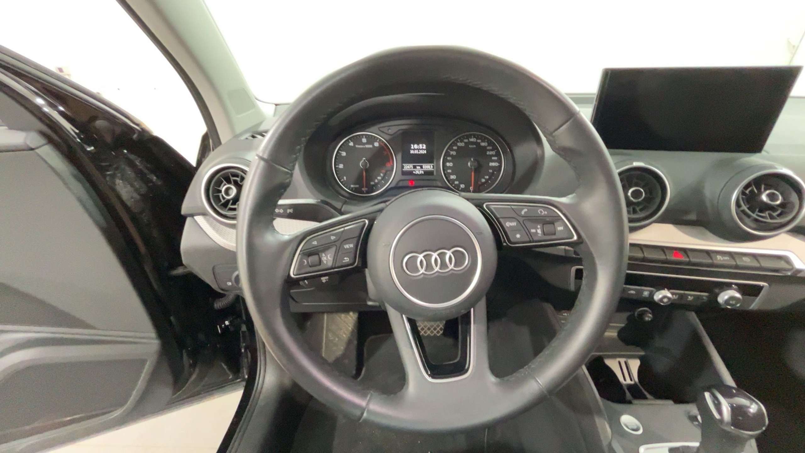 Audi - Q2