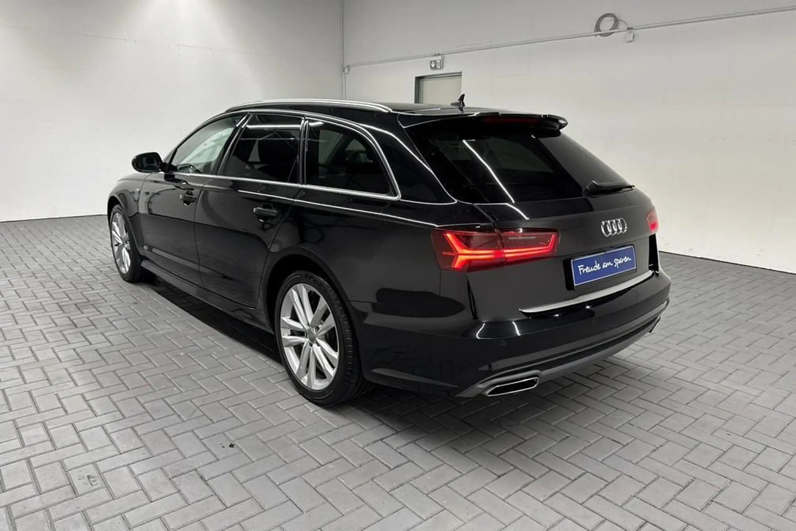 Audi - A6