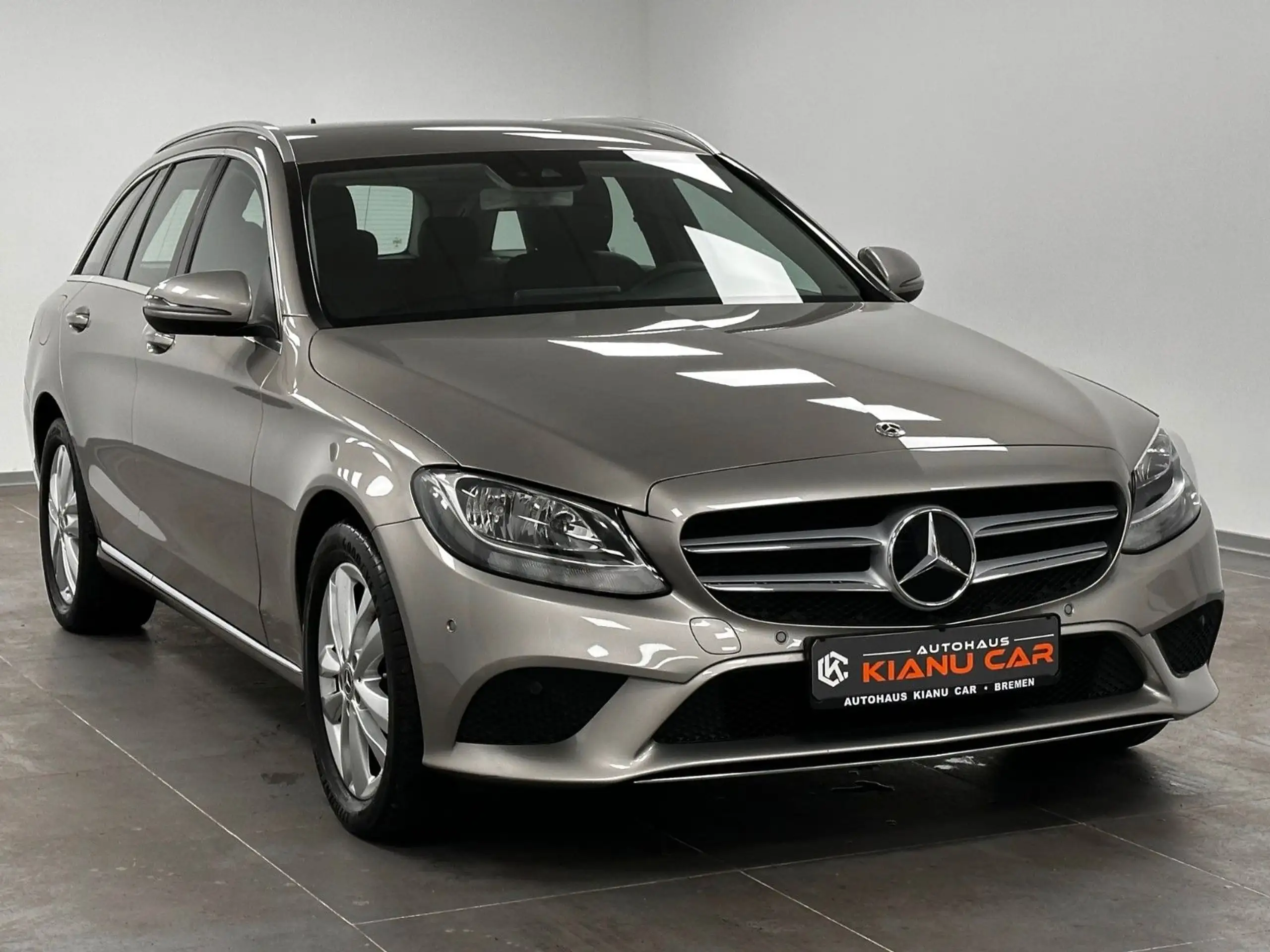 Mercedes-Benz - C 220