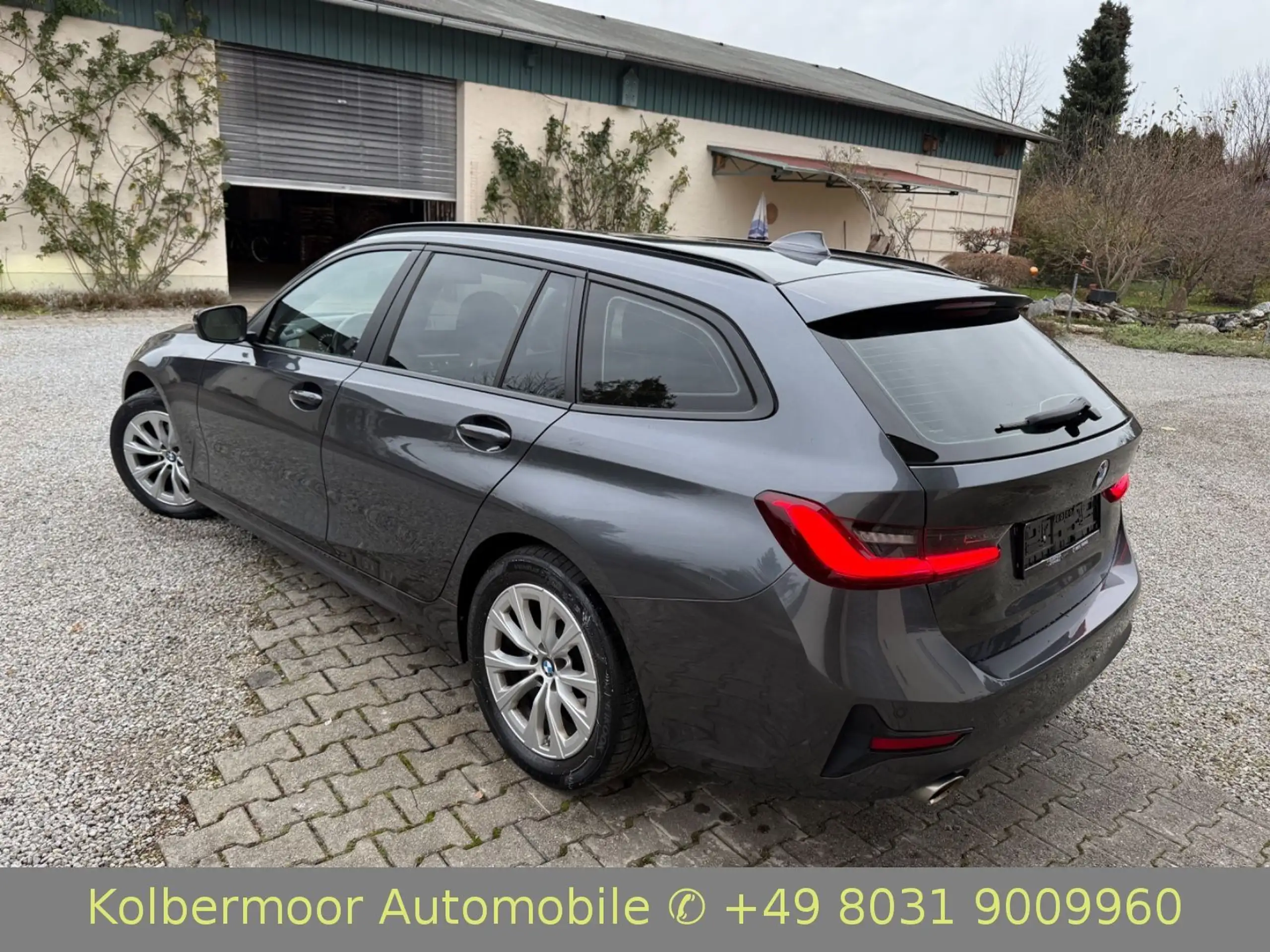 BMW - 320