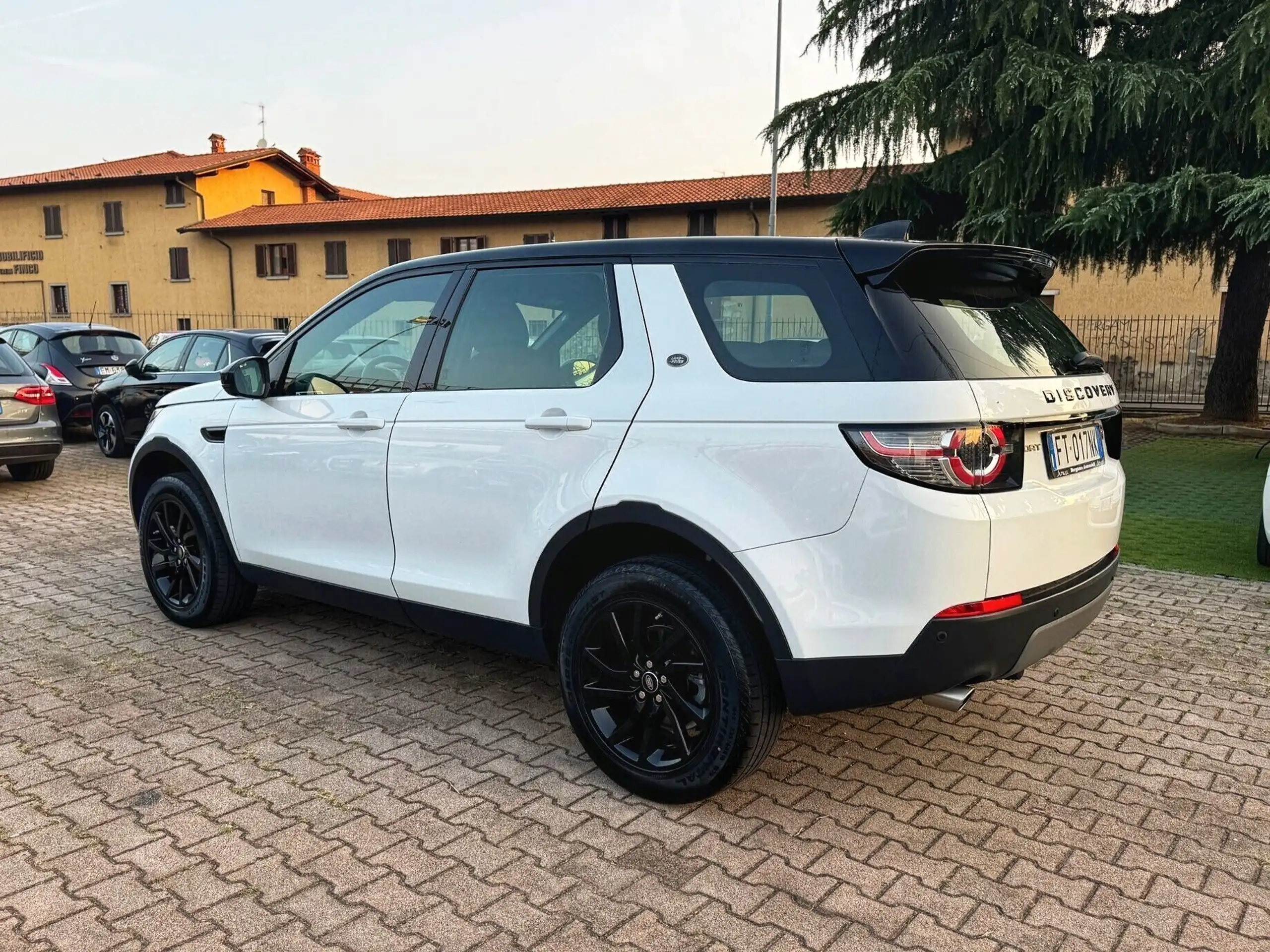 Land Rover - Discovery Sport