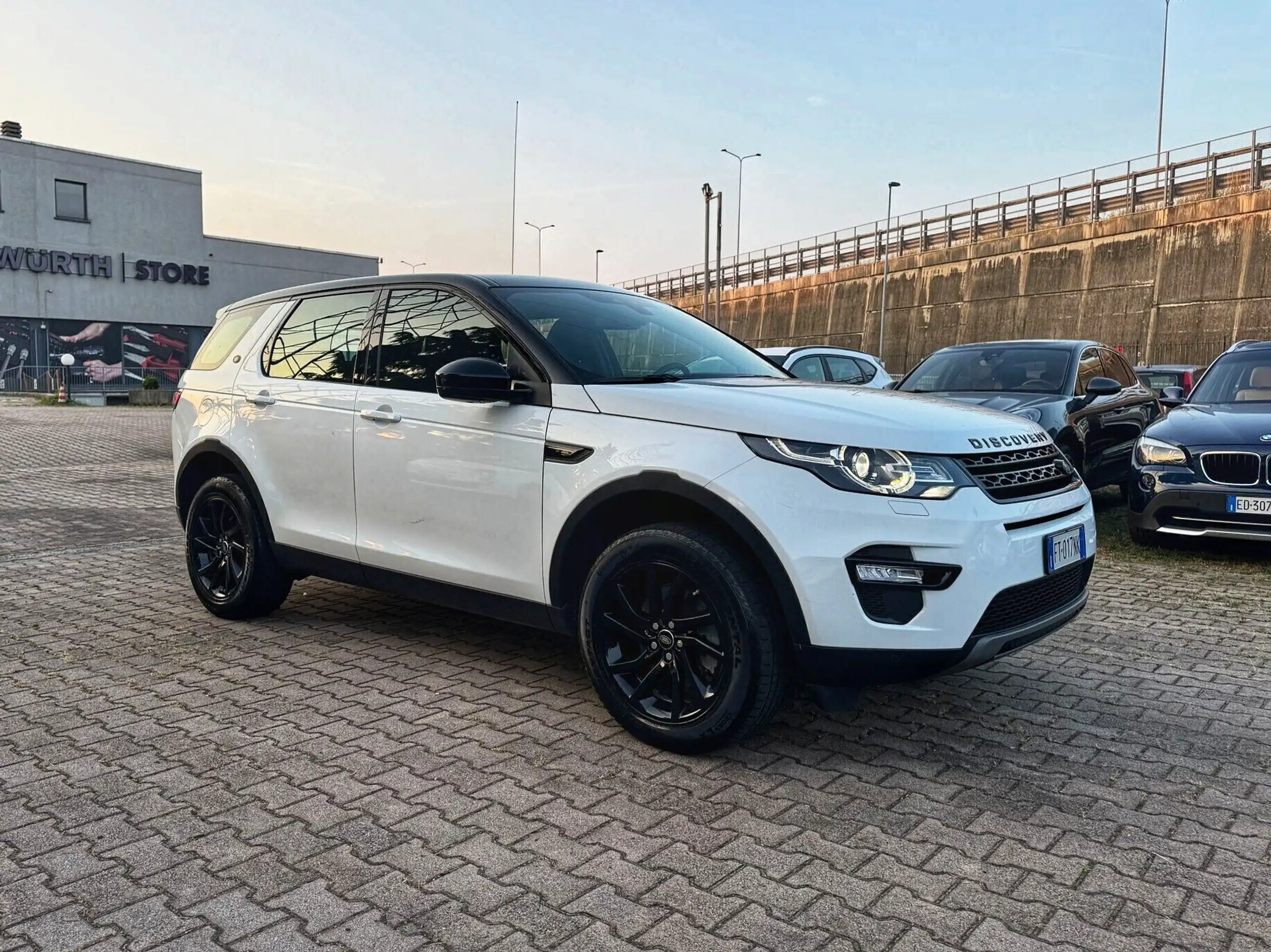 Land Rover - Discovery Sport