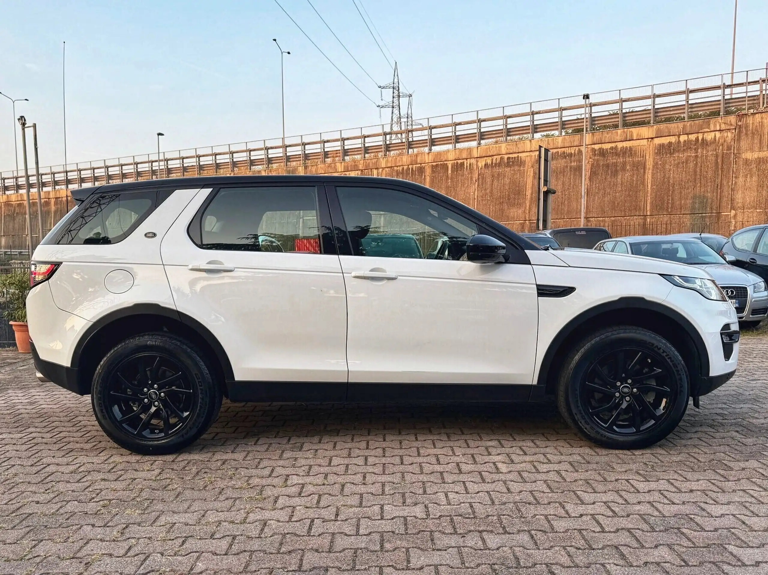 Land Rover - Discovery Sport