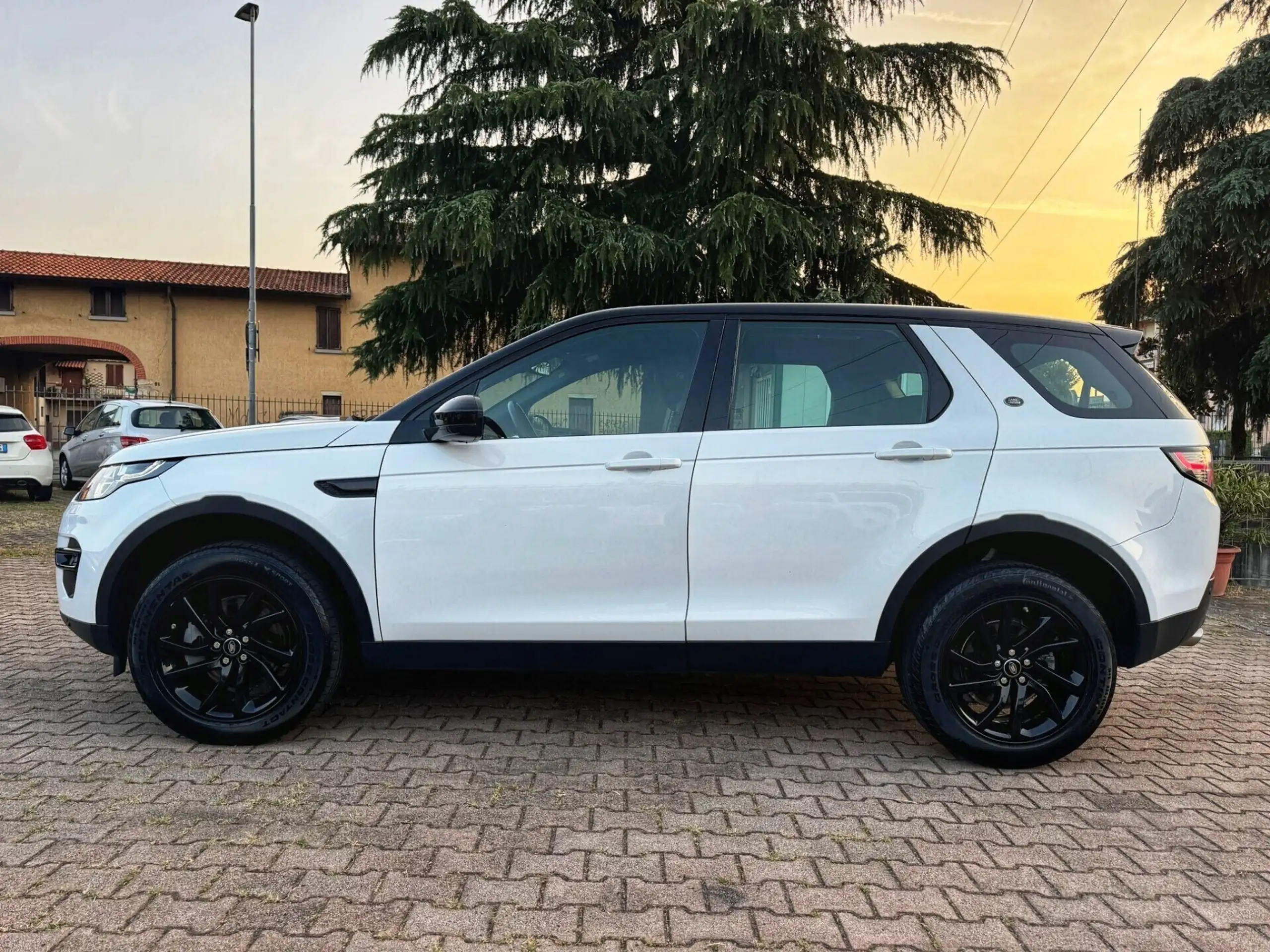 Land Rover - Discovery Sport