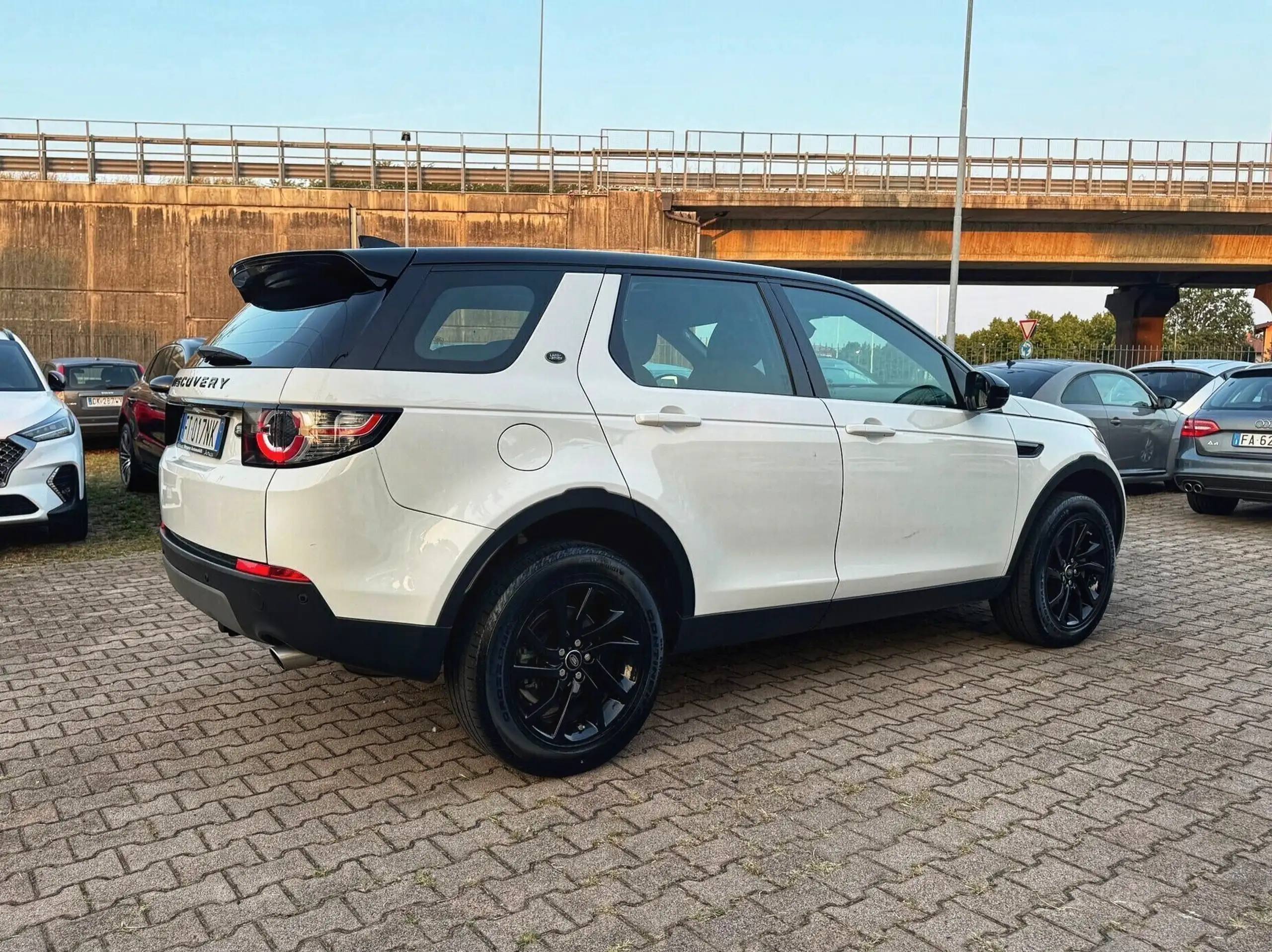 Land Rover - Discovery Sport