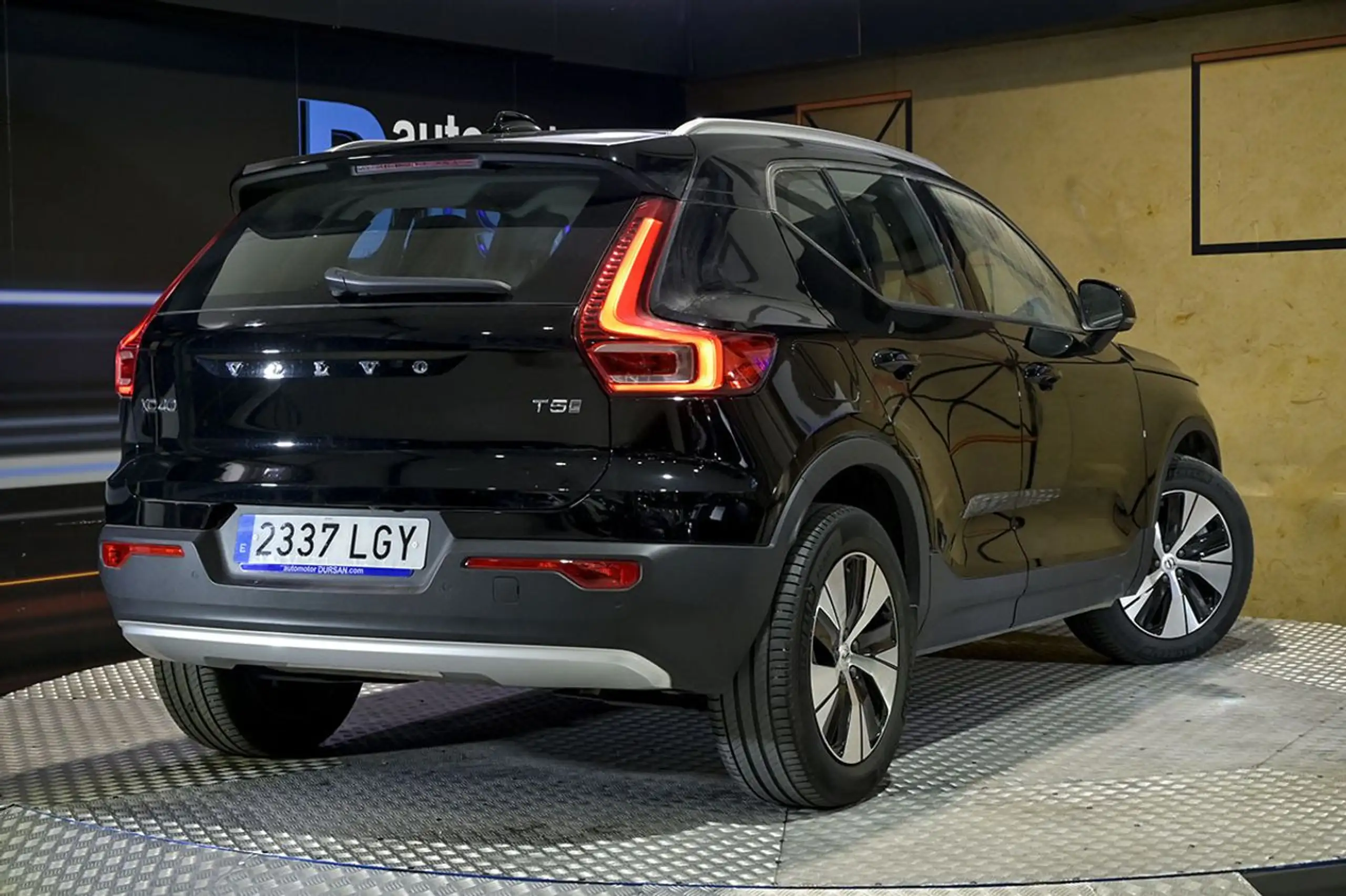 Volvo - XC40