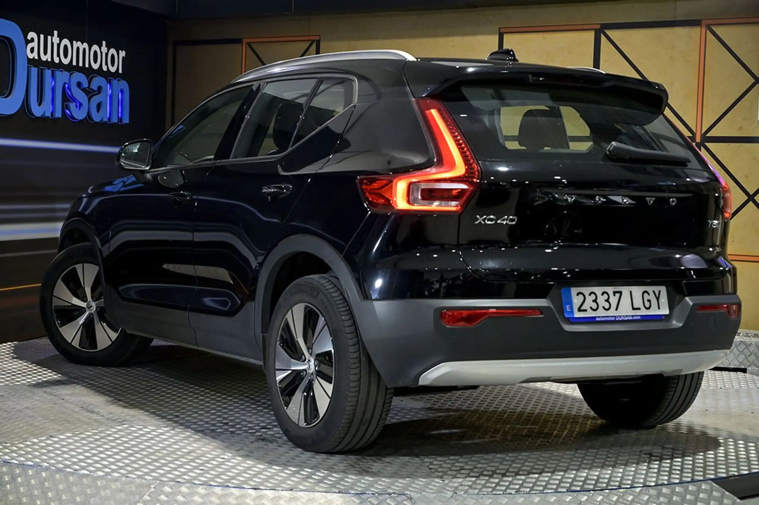 Volvo - XC40