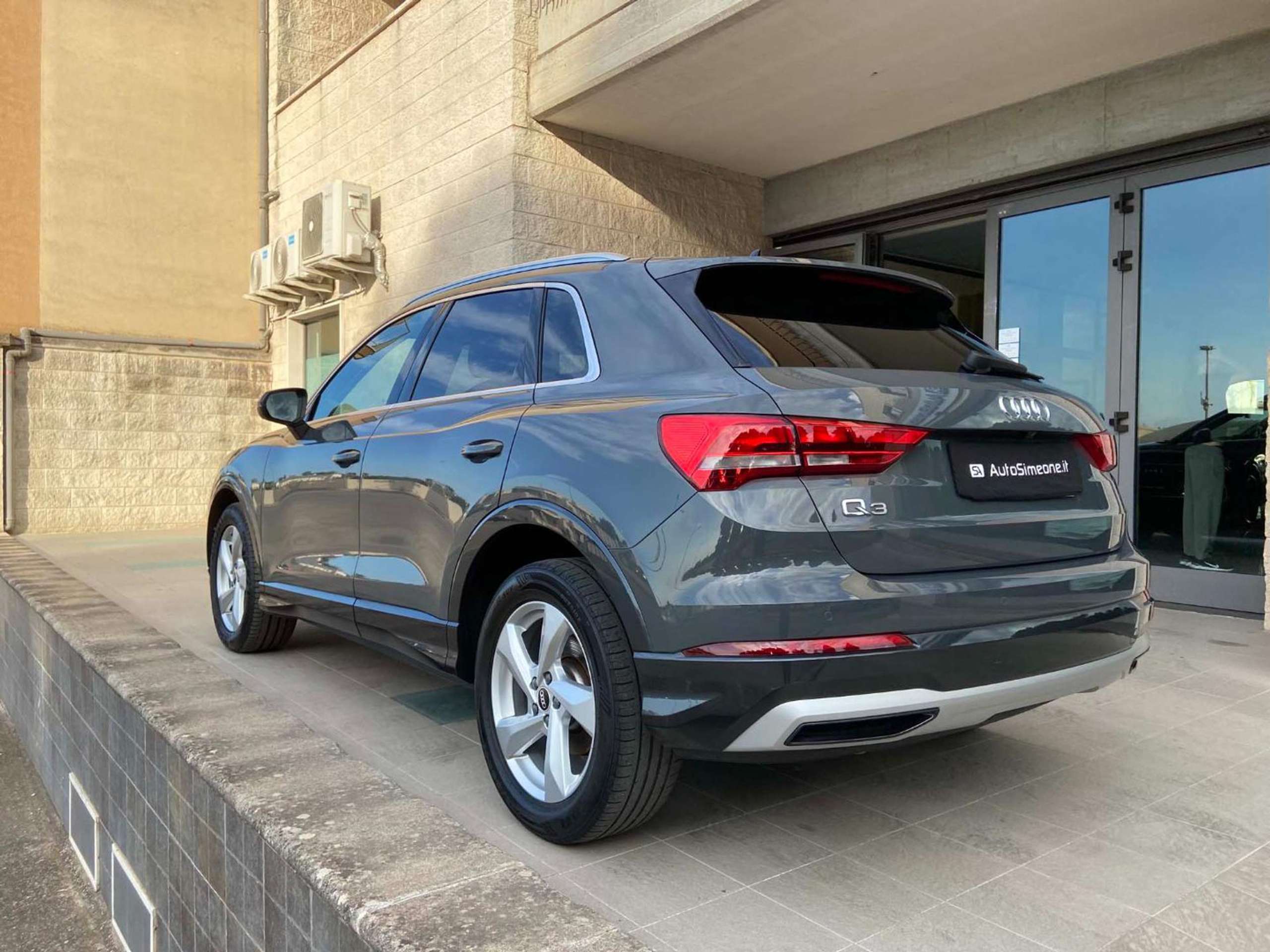 Audi - Q3