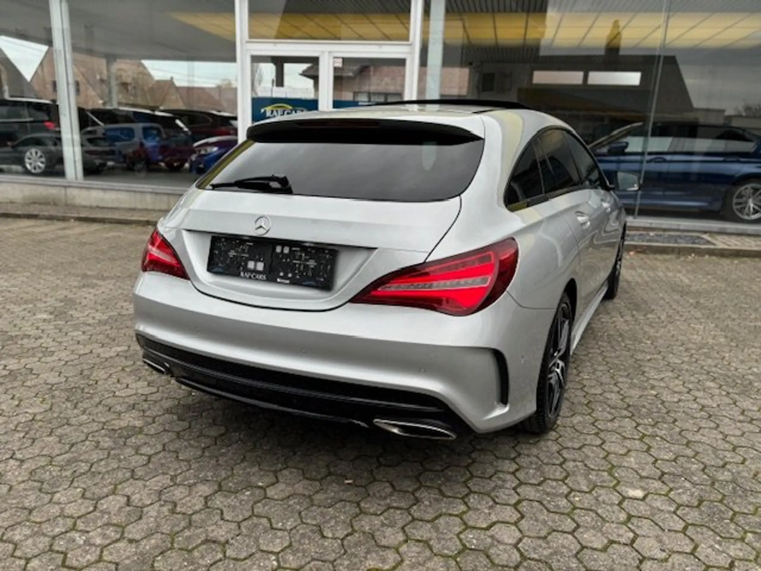 Mercedes-Benz - CLA 180