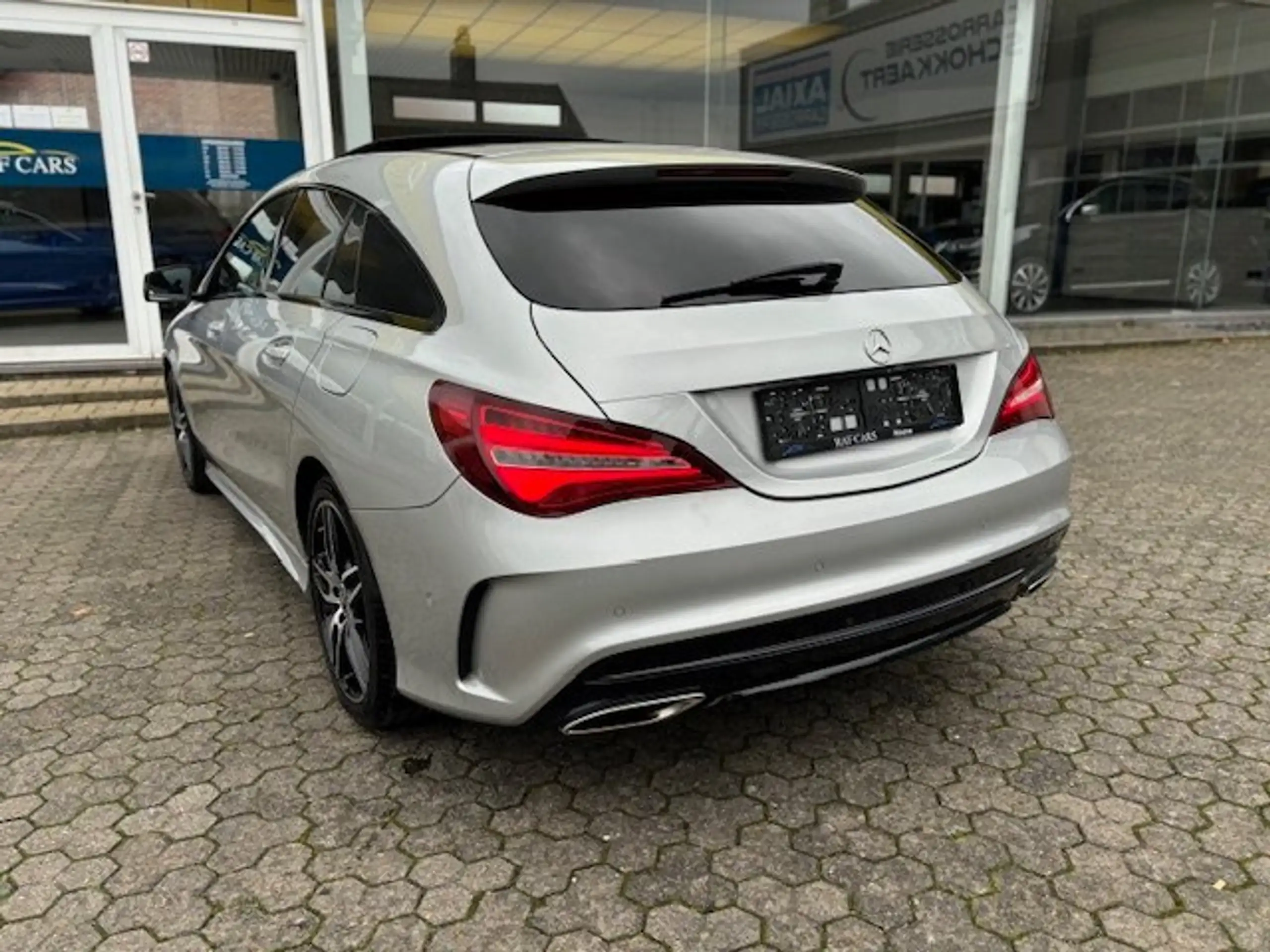 Mercedes-Benz - CLA 180