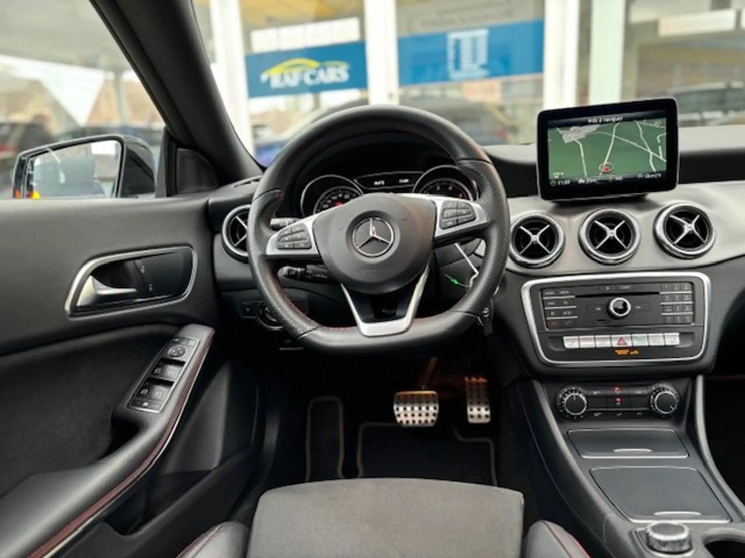 Mercedes-Benz - CLA 180