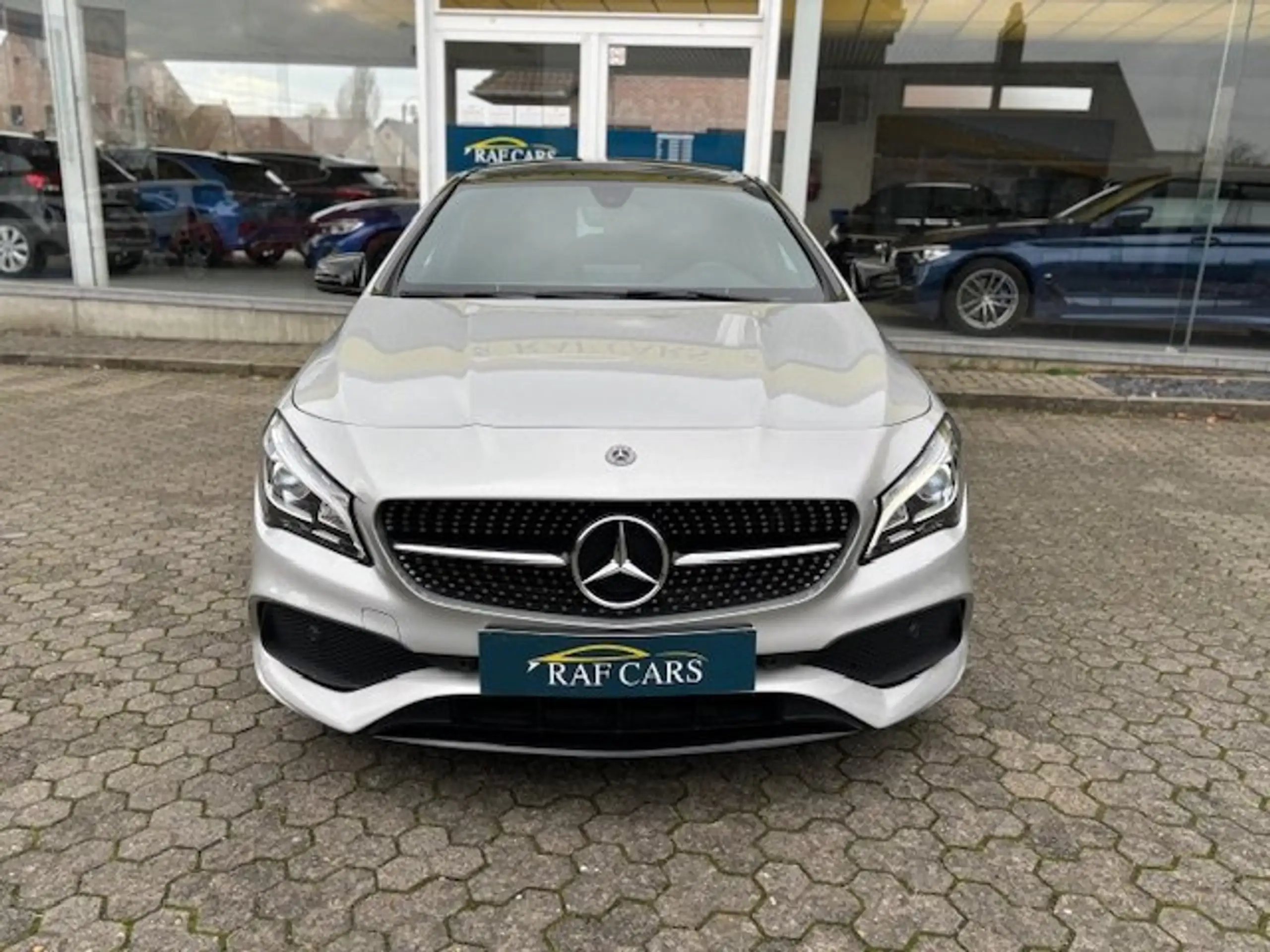 Mercedes-Benz - CLA 180