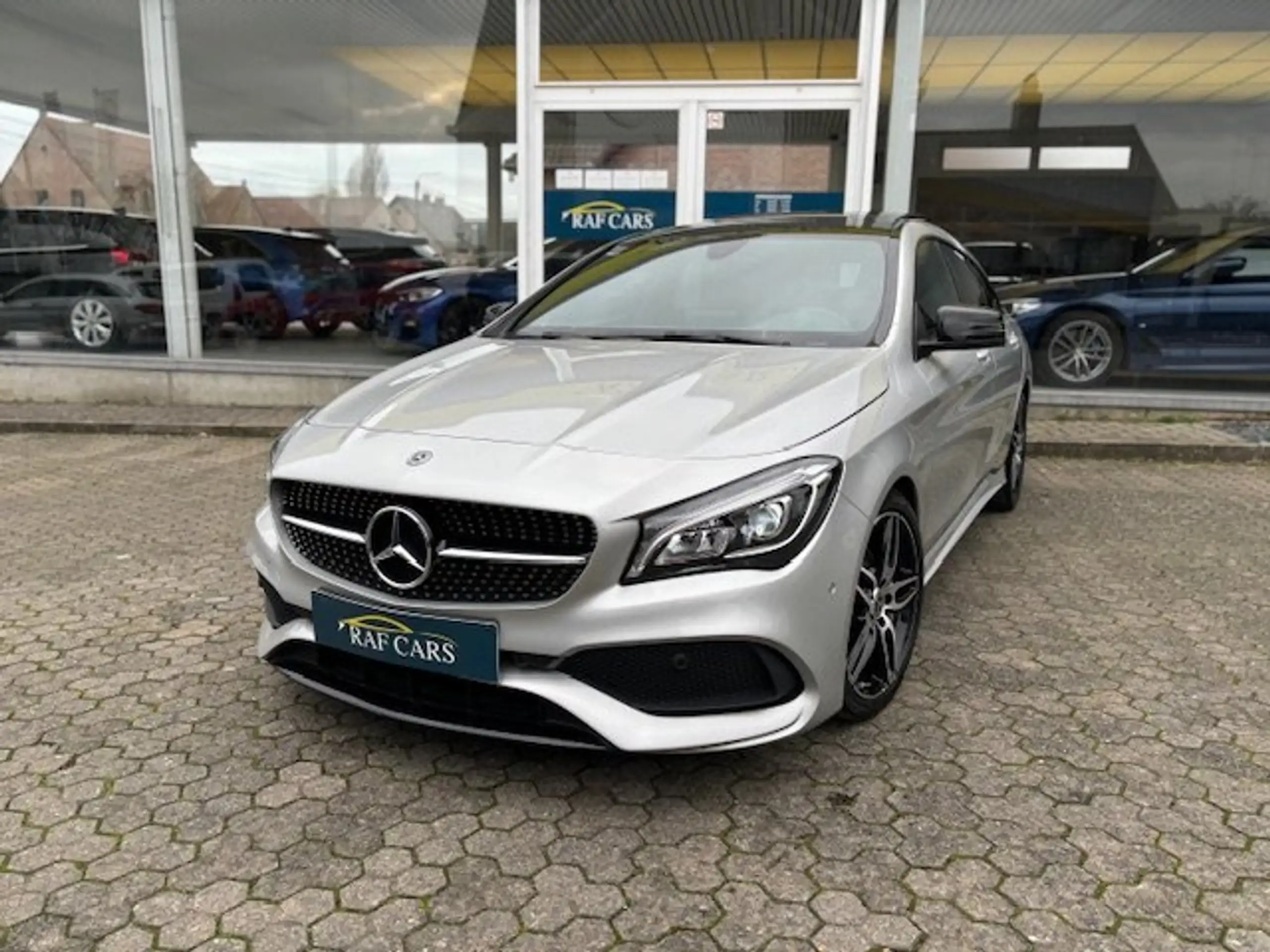 Mercedes-Benz - CLA 180